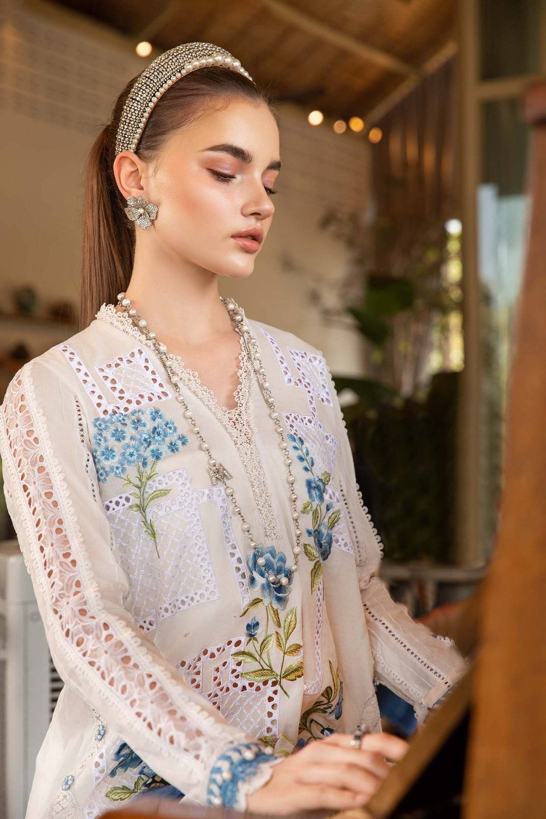 M.B PEARL WHITE - LAWN FALLY