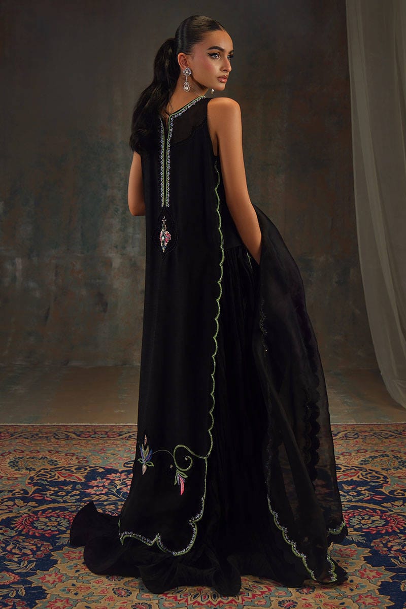 Farida Hasan \ Black