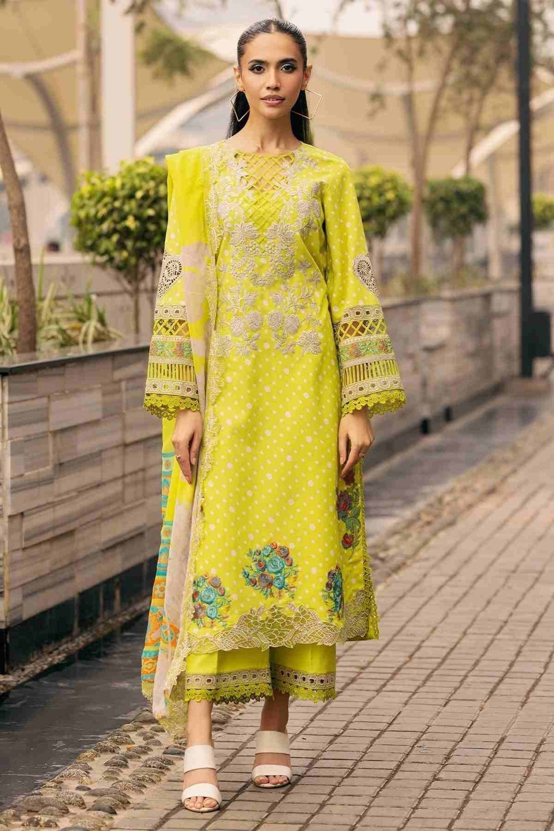 CHRIZMA SWISS LAWN IN POLKA LIME