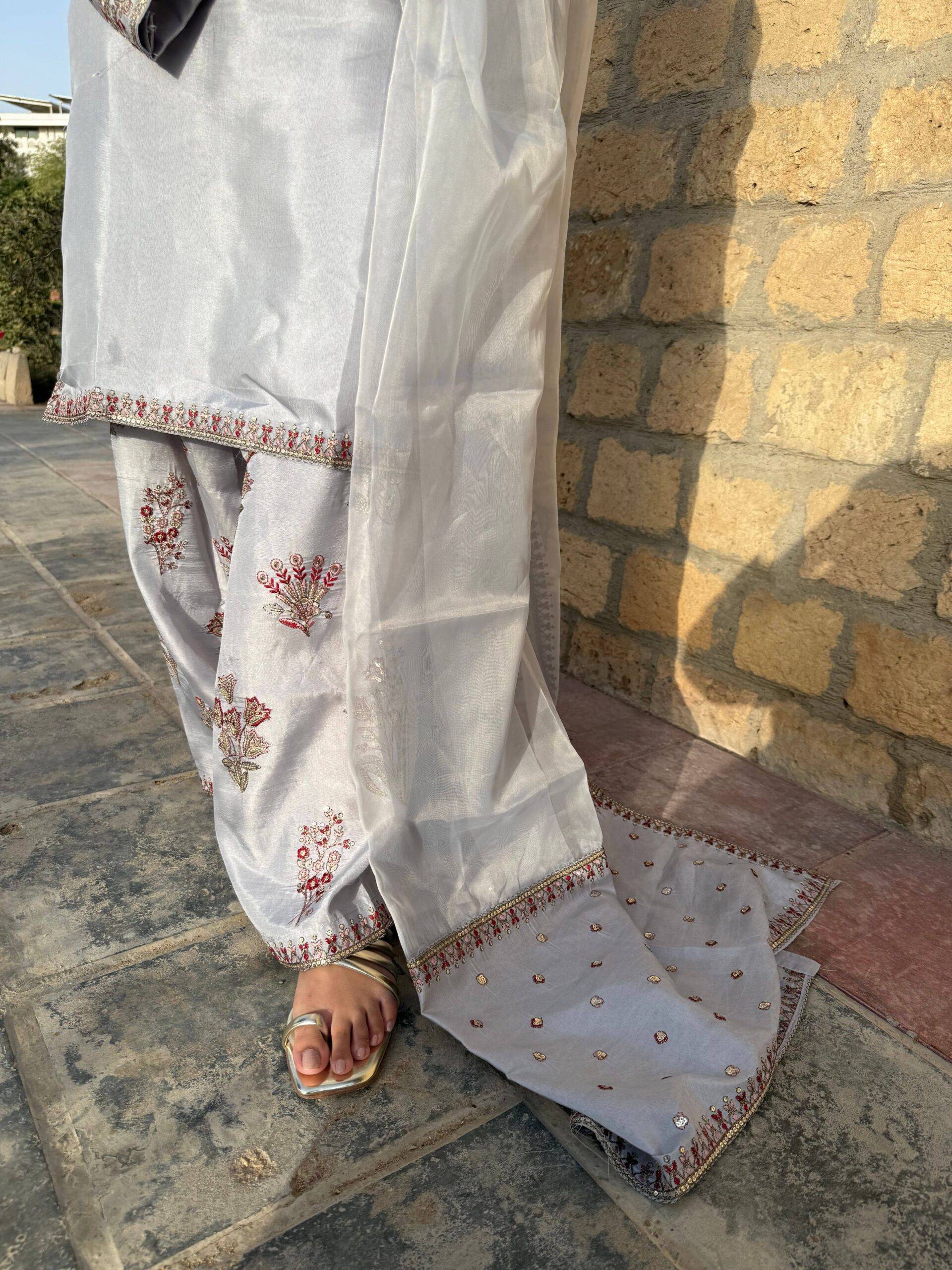 Imaan grey farshi