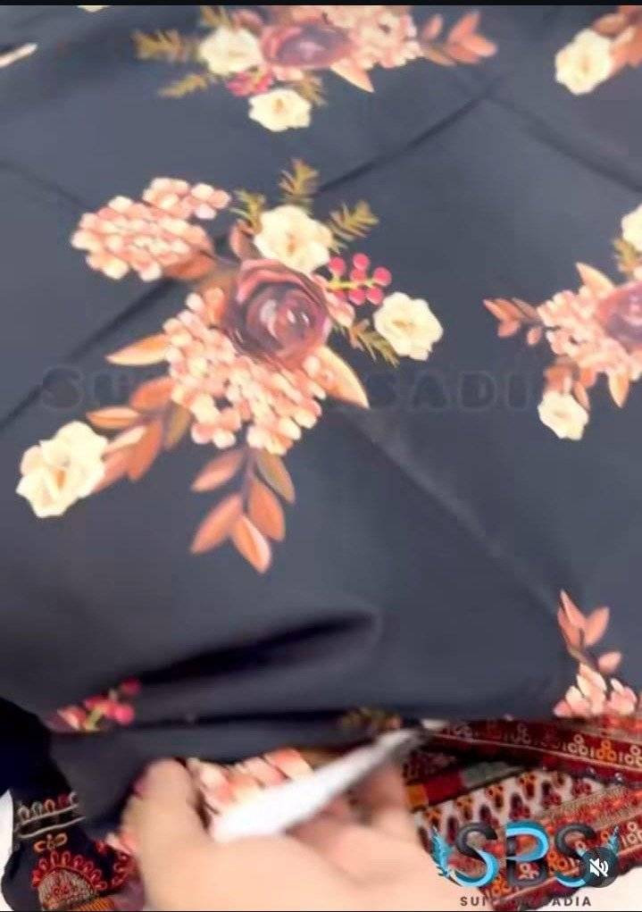 BAROQUE SWISS LAWN (black rose)