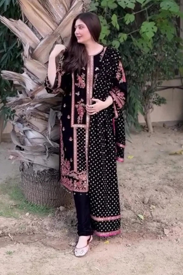 ANEELA’s LAWN - Dur e fishan