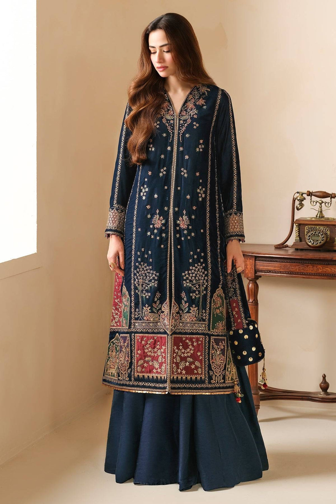 Jazmin- VELVET blue hues