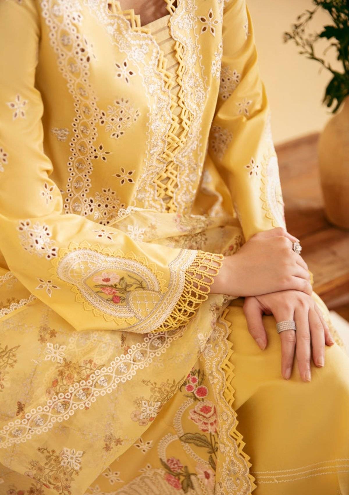 QALAMKAR QLINEKARRI ZHAIN LAWN