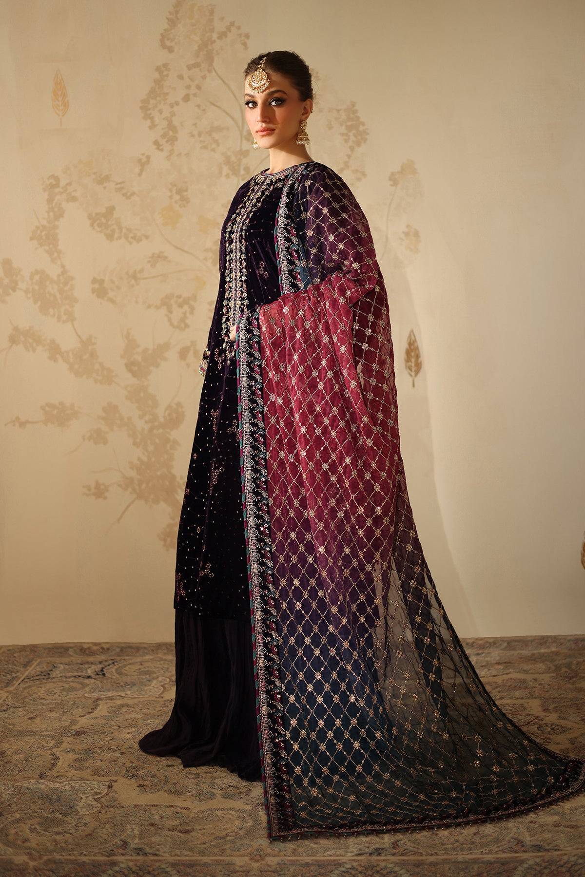 BAROQUE VELVET - VELVETY COLE