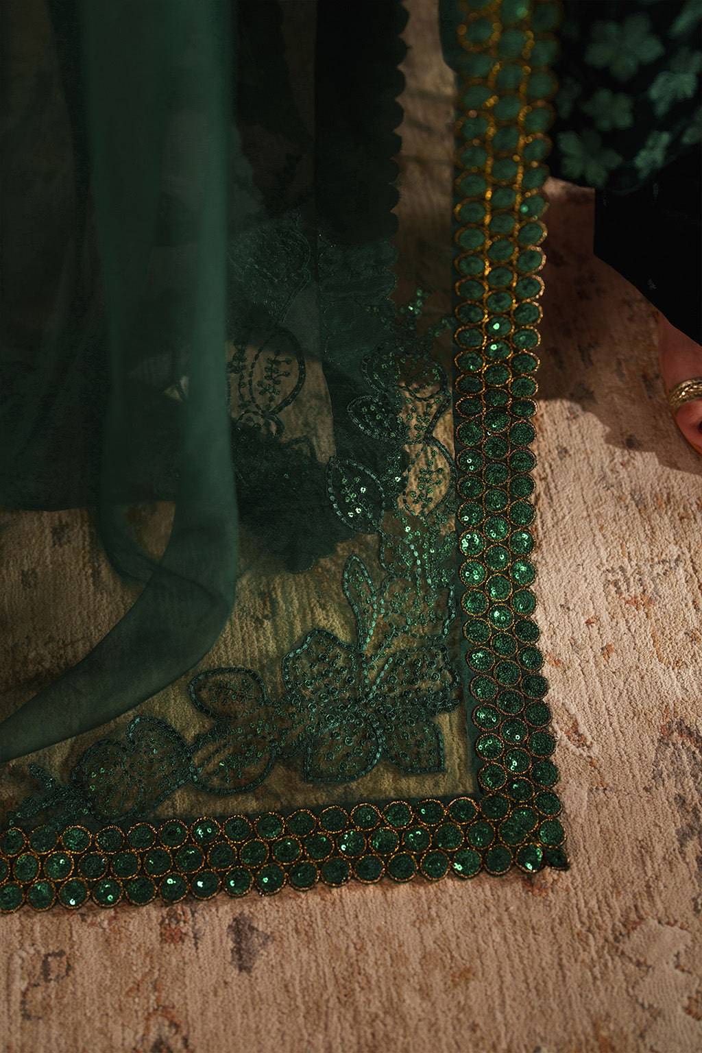 IZNIK VELVET - The Regal Green