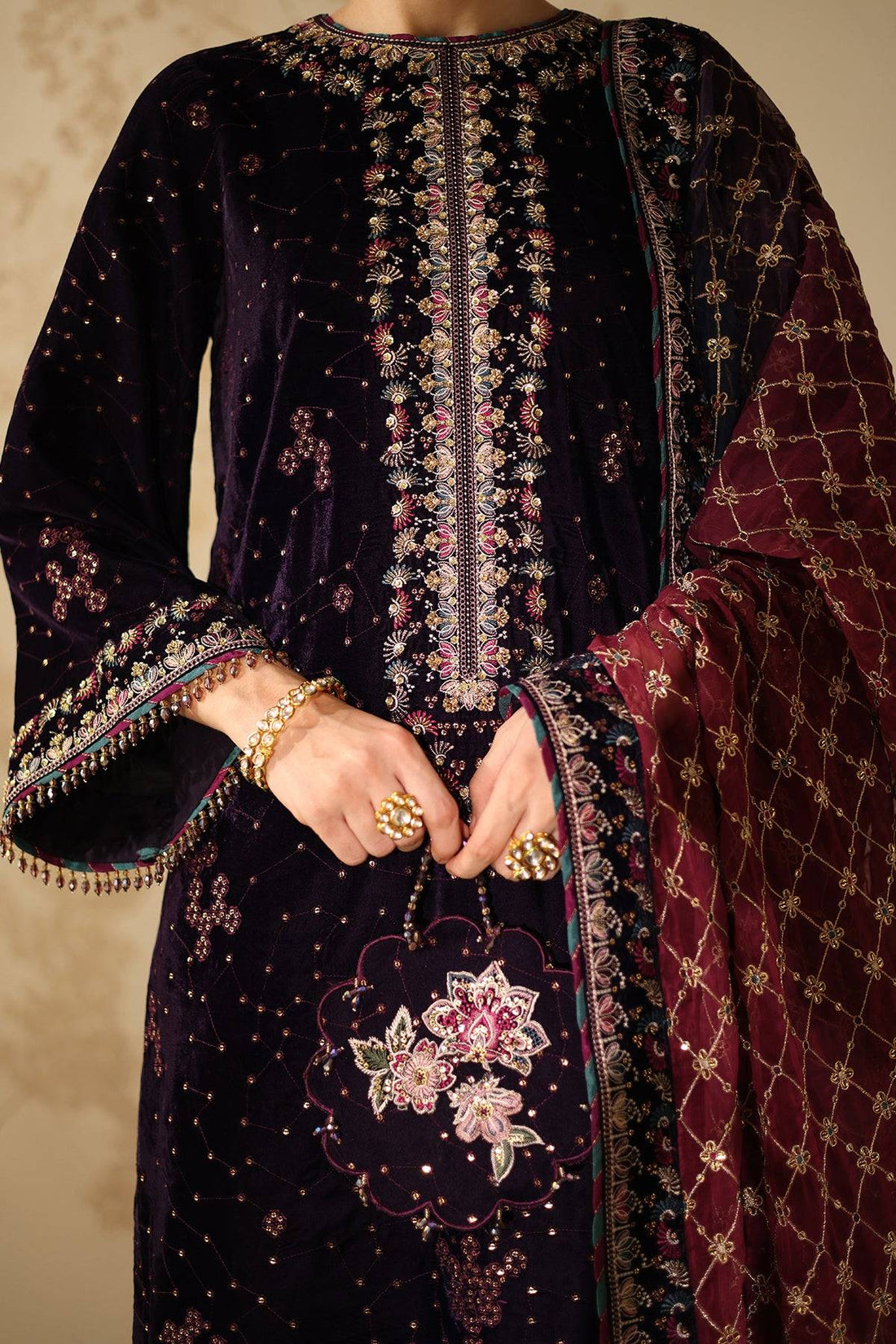 BAROQUE VELVET - VELVETY COLE