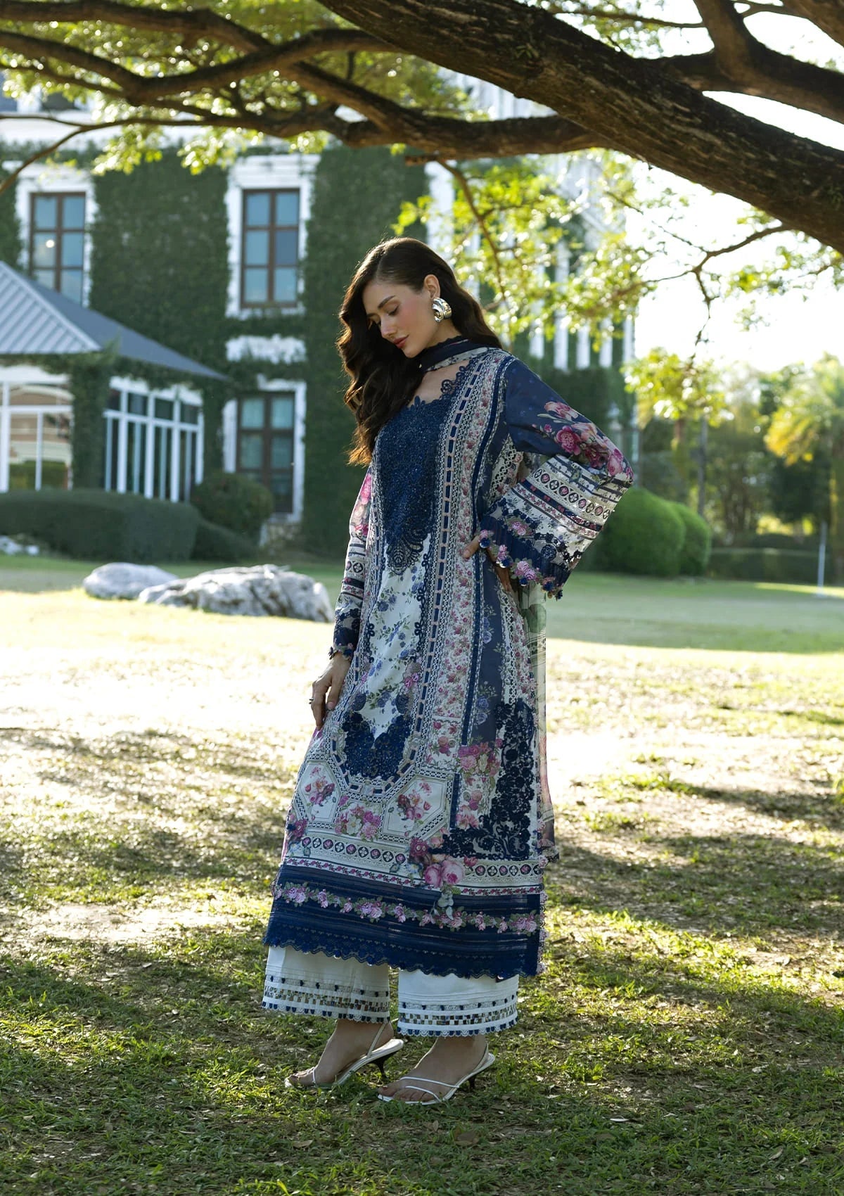 Elaf Lawn - victorian muse