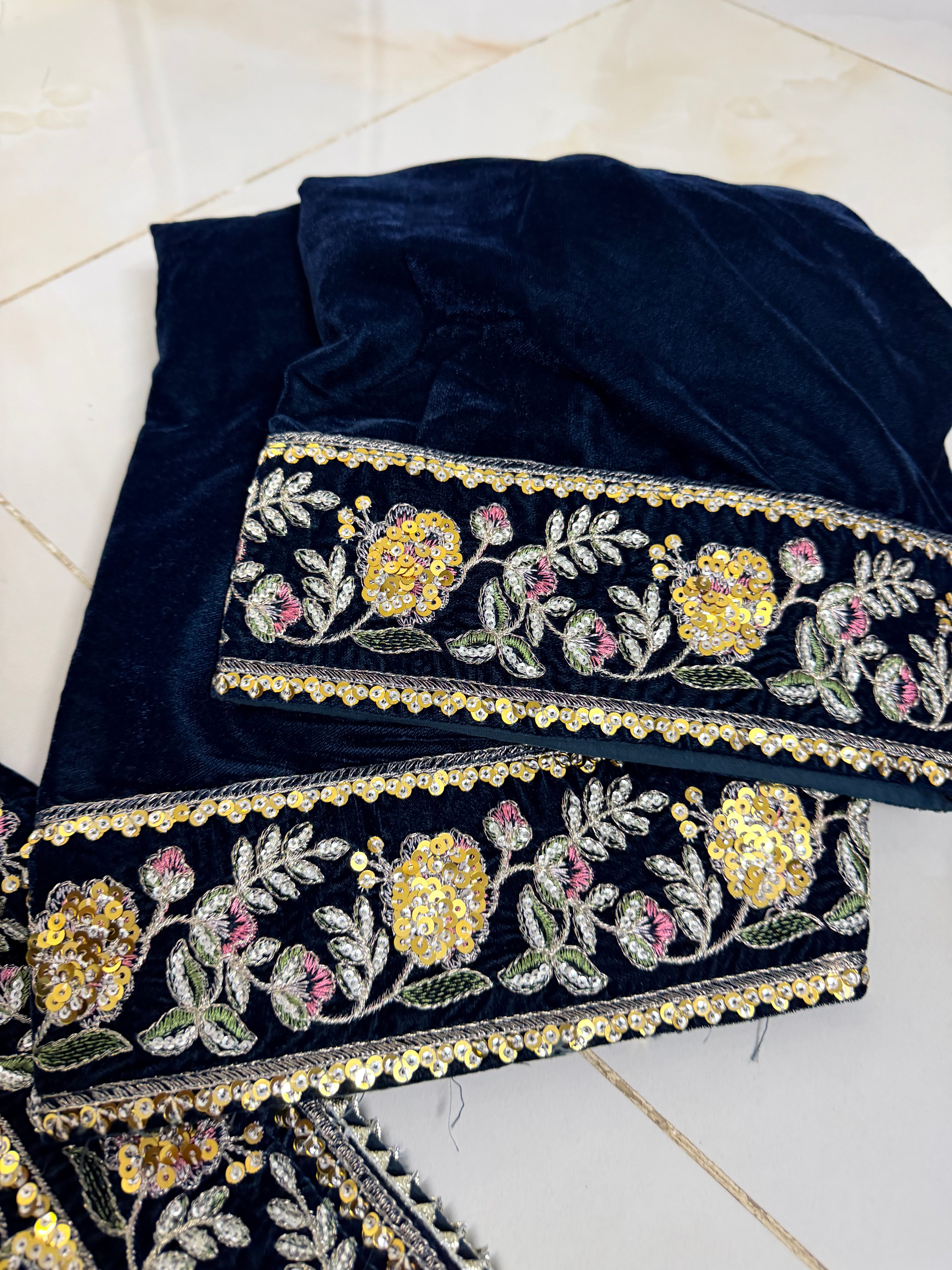 Farshi velvet - 3piece stitched