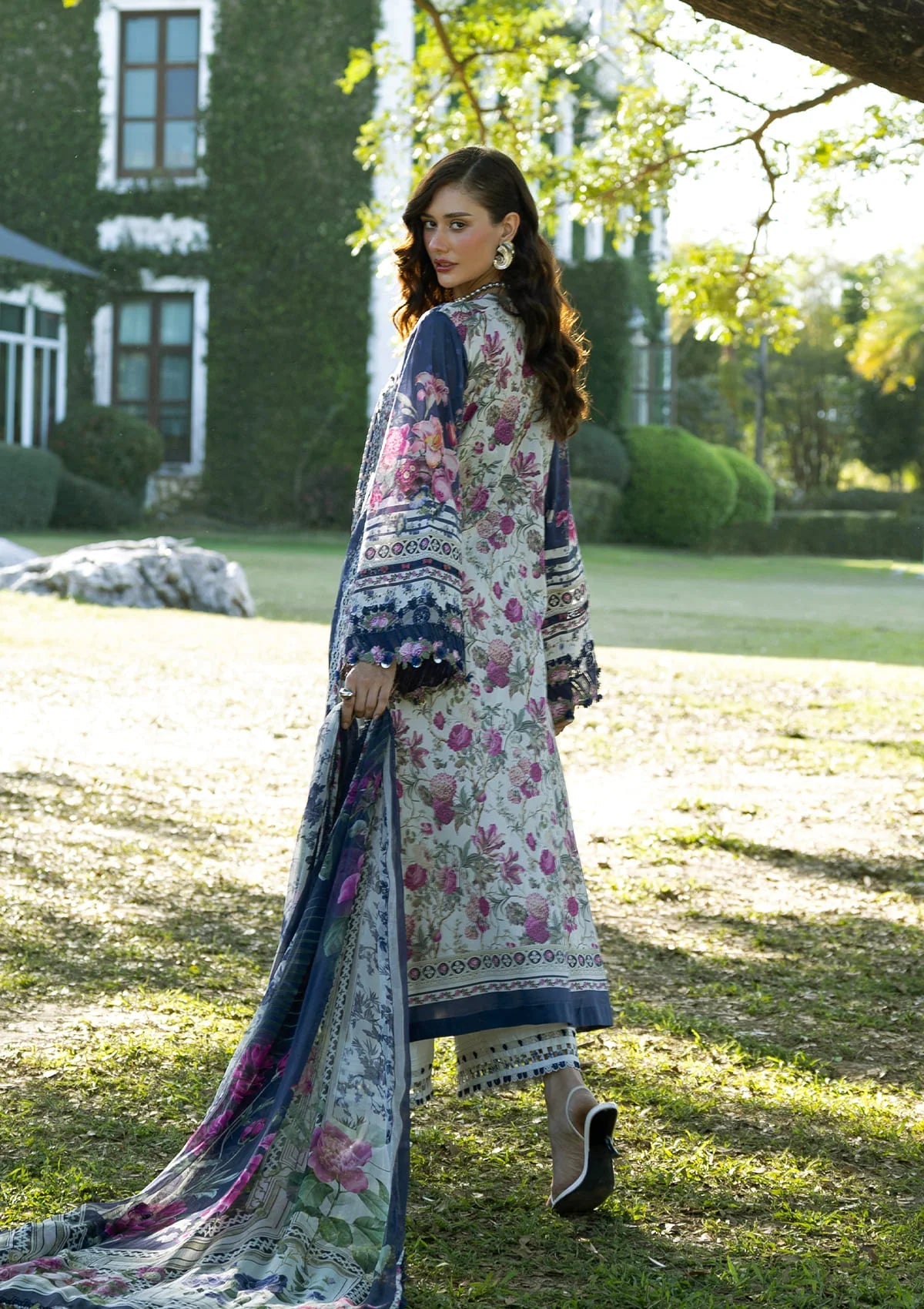 Elaf Lawn - victorian muse