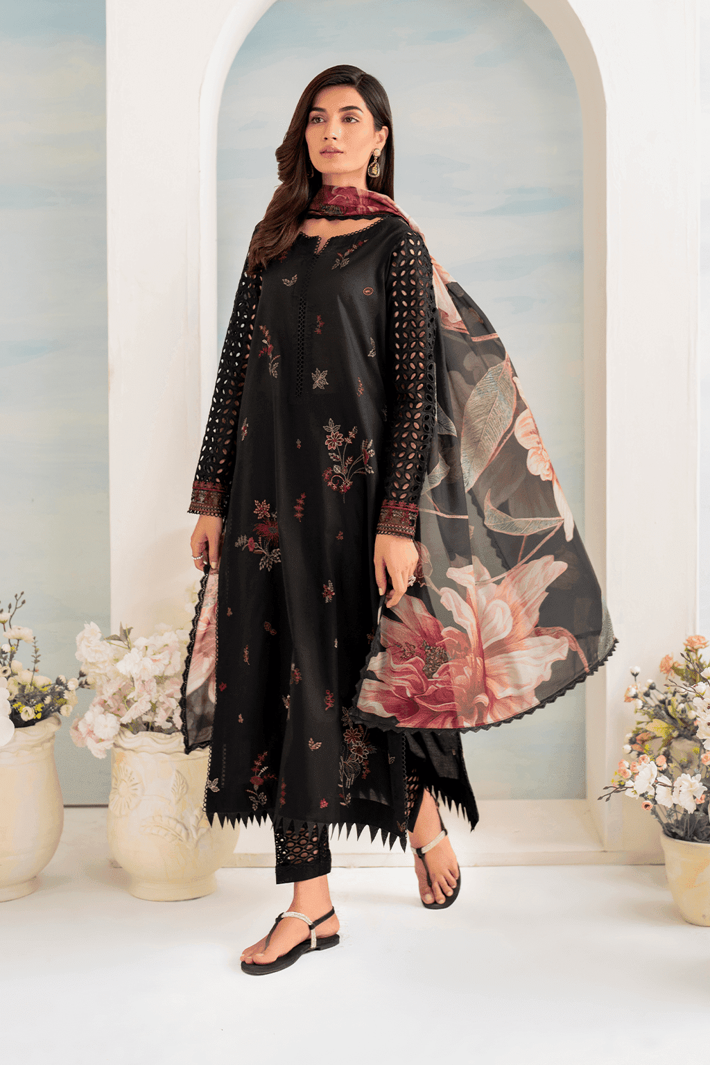 IZNIK Poster Black LAWN