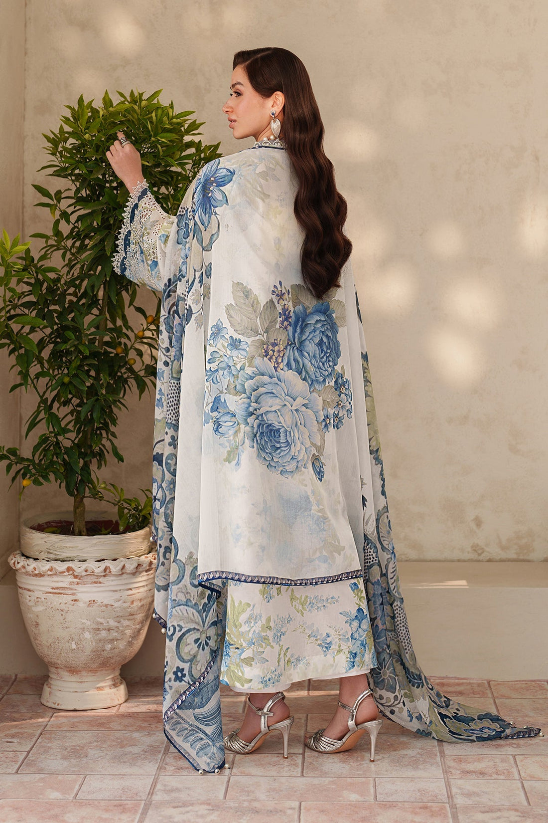 Baroque Lawn - blue orchids