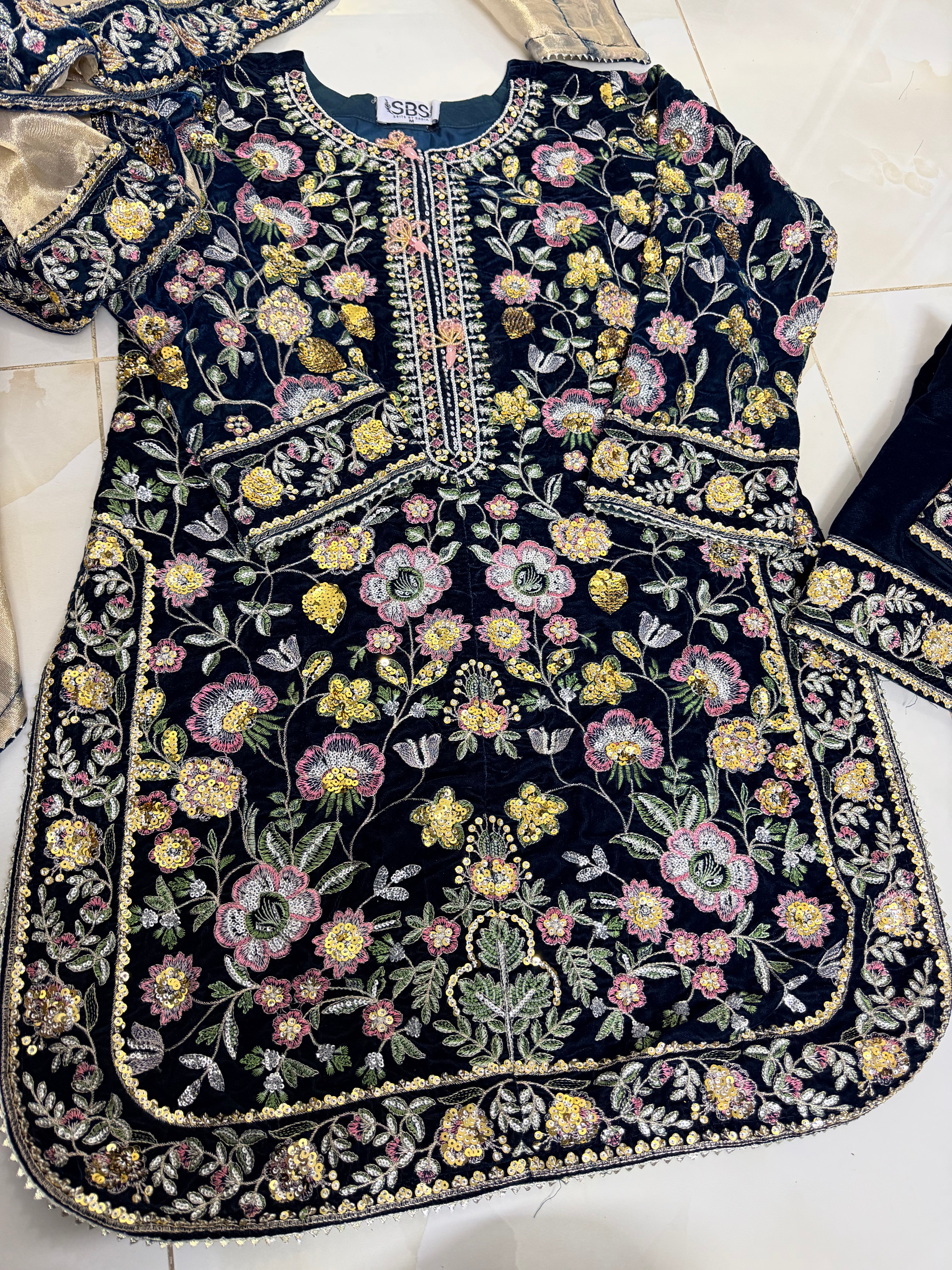 Farshi velvet - 3piece stitched