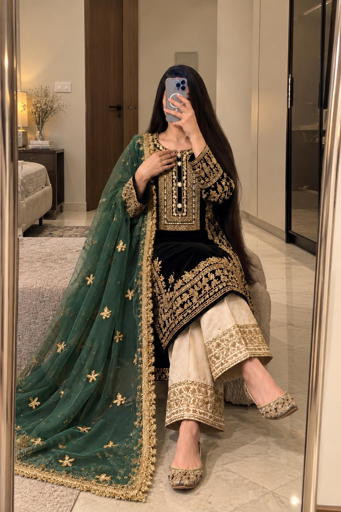 Mahgul - Velvet GILDED ONYX