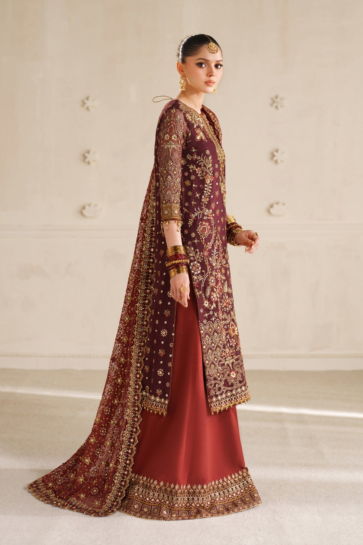 DEEP BROWN ● baroque chantelle