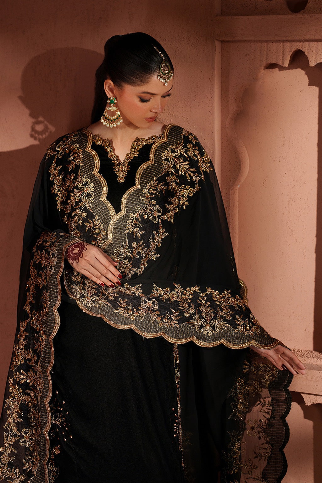 Iznik - gold pearls Velvet
