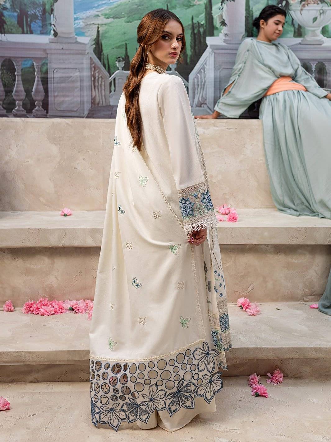 MAHNUR CECILIA LAWN