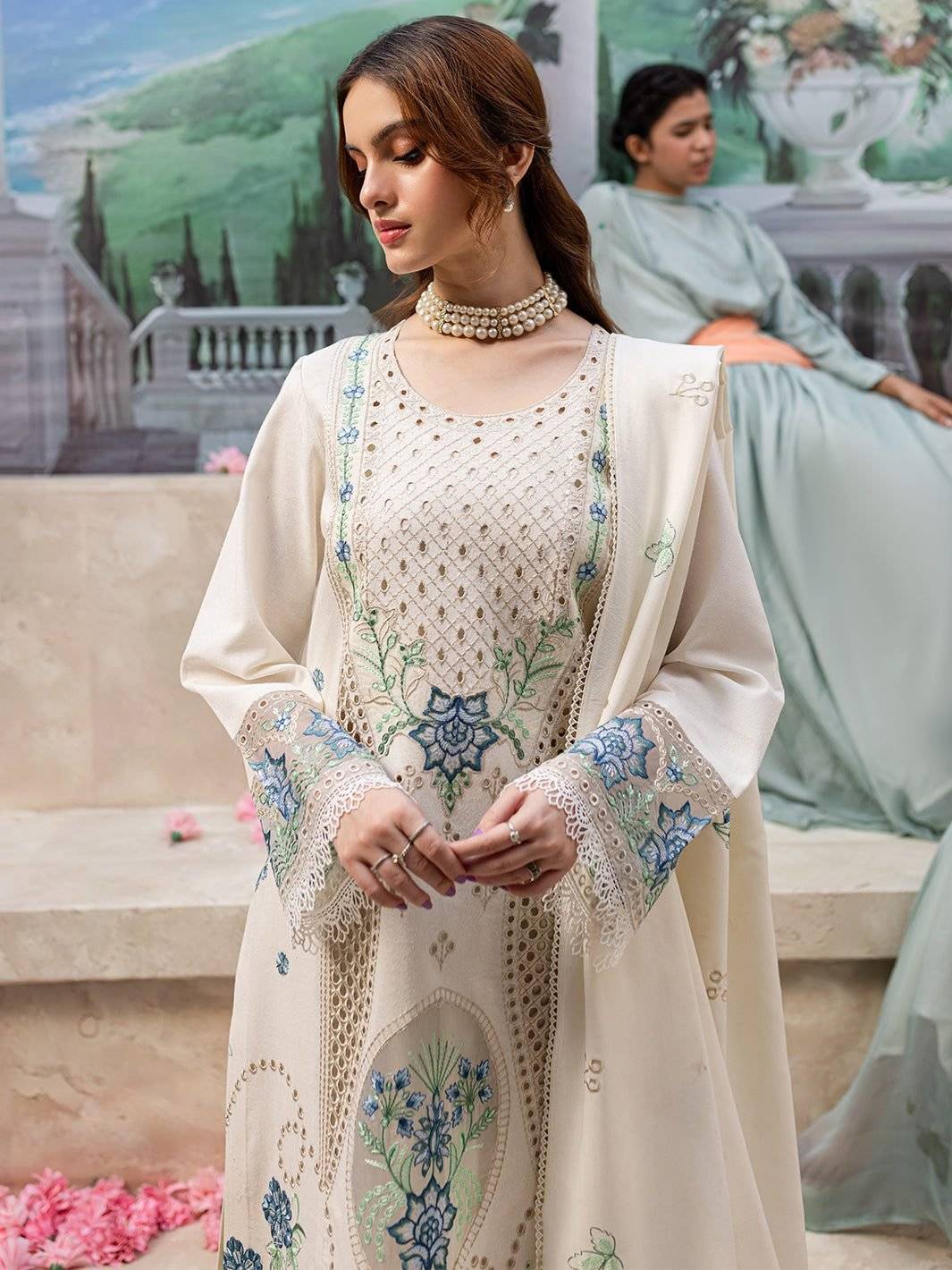 MAHNUR CECILIA LAWN