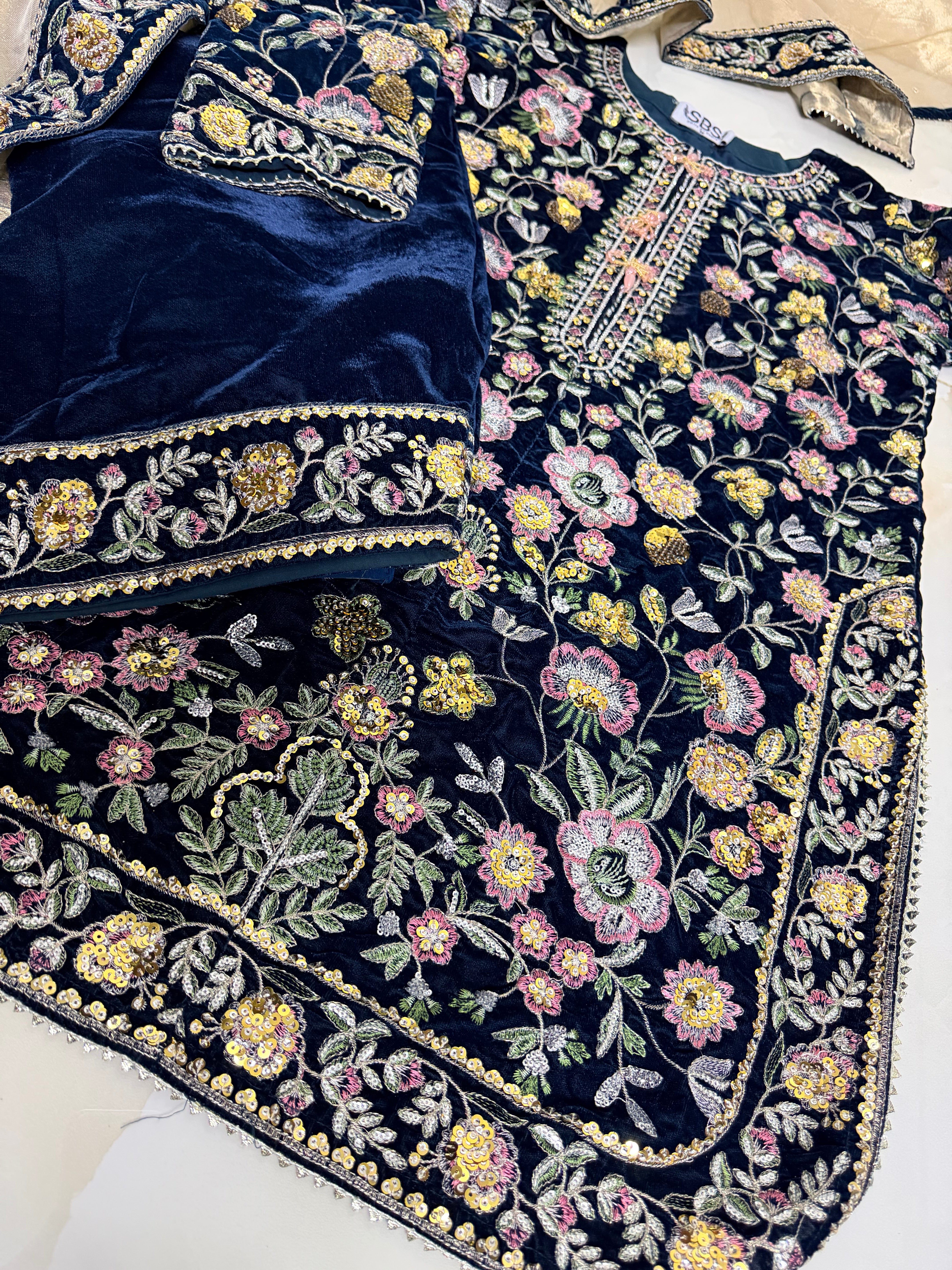 Farshi velvet - 3piece stitched