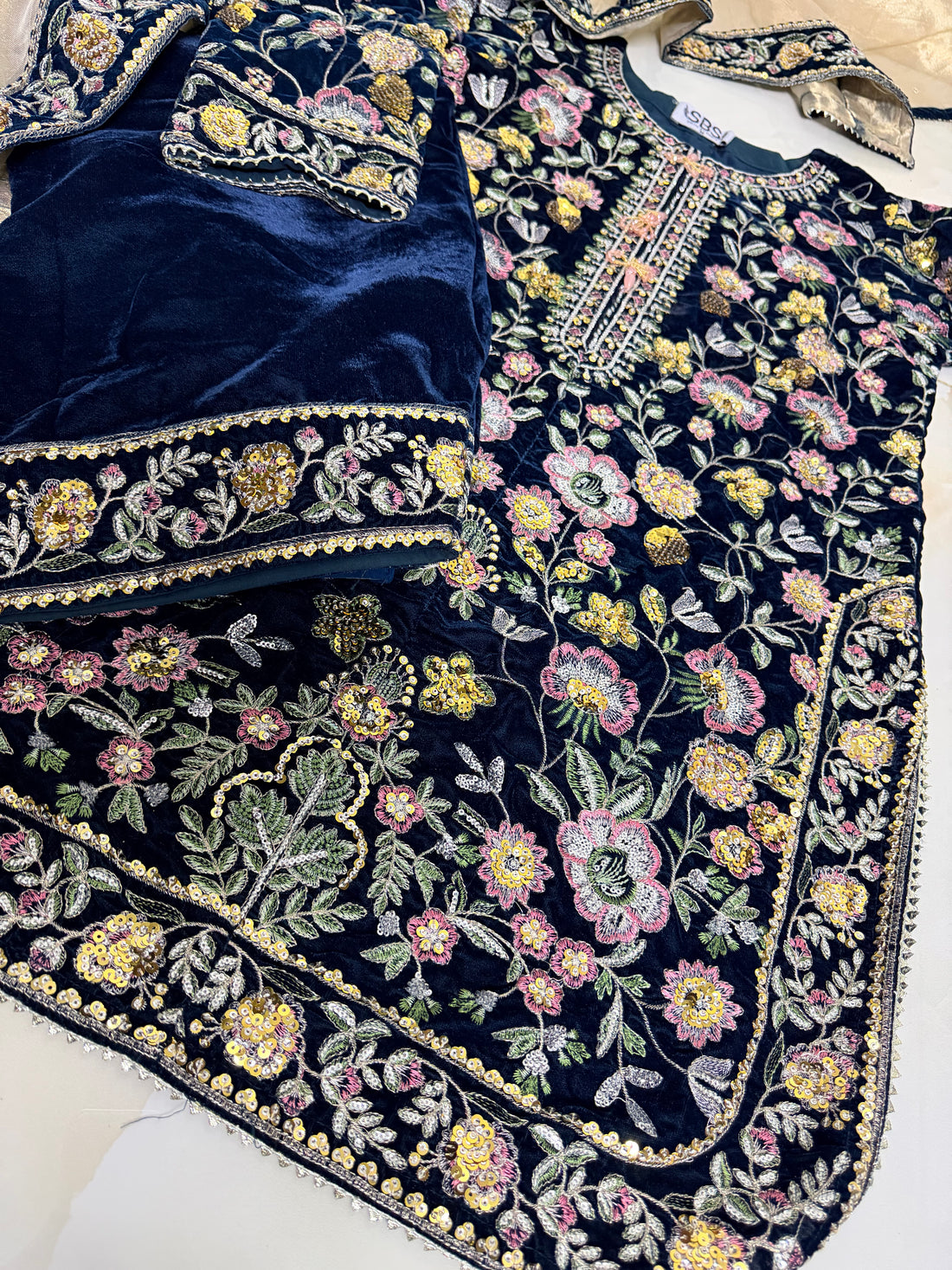 Farshi velvet - 3piece stitched