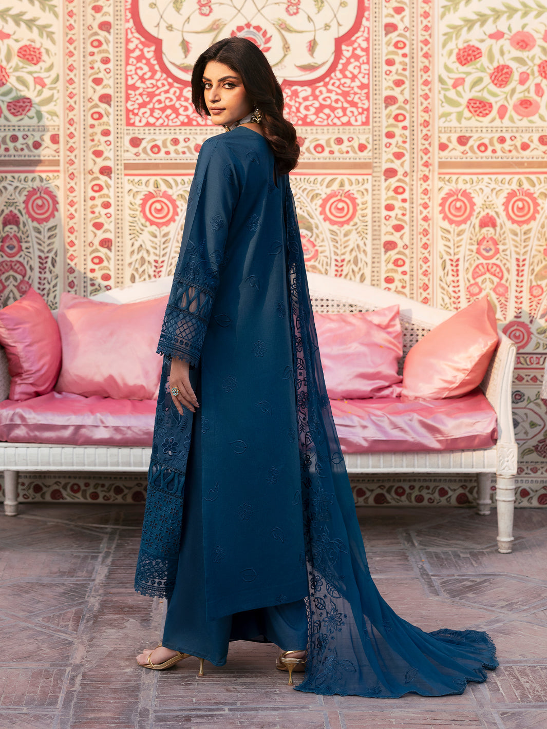 Mahnur cyania lawn