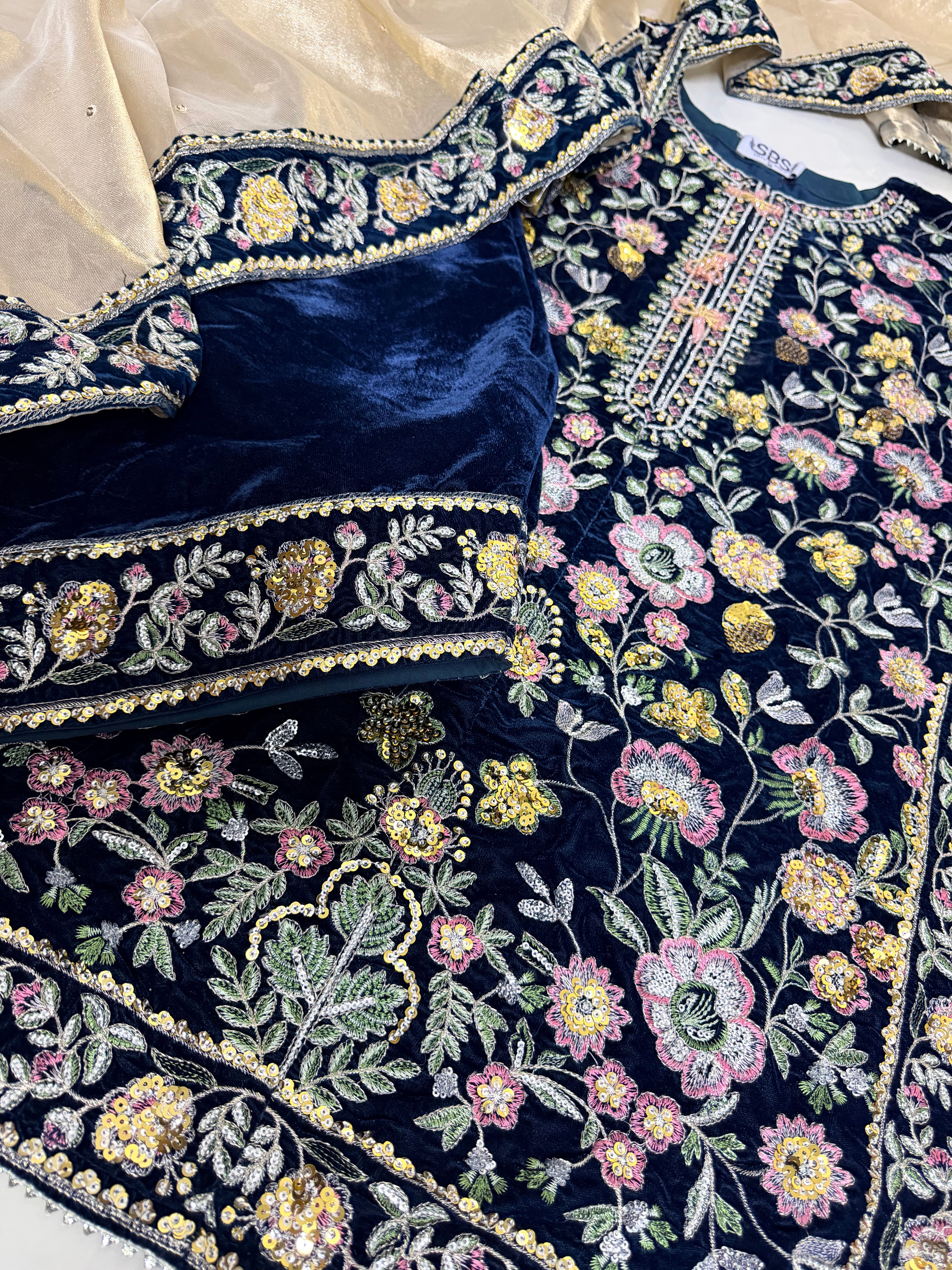 Farshi velvet - 3piece stitched