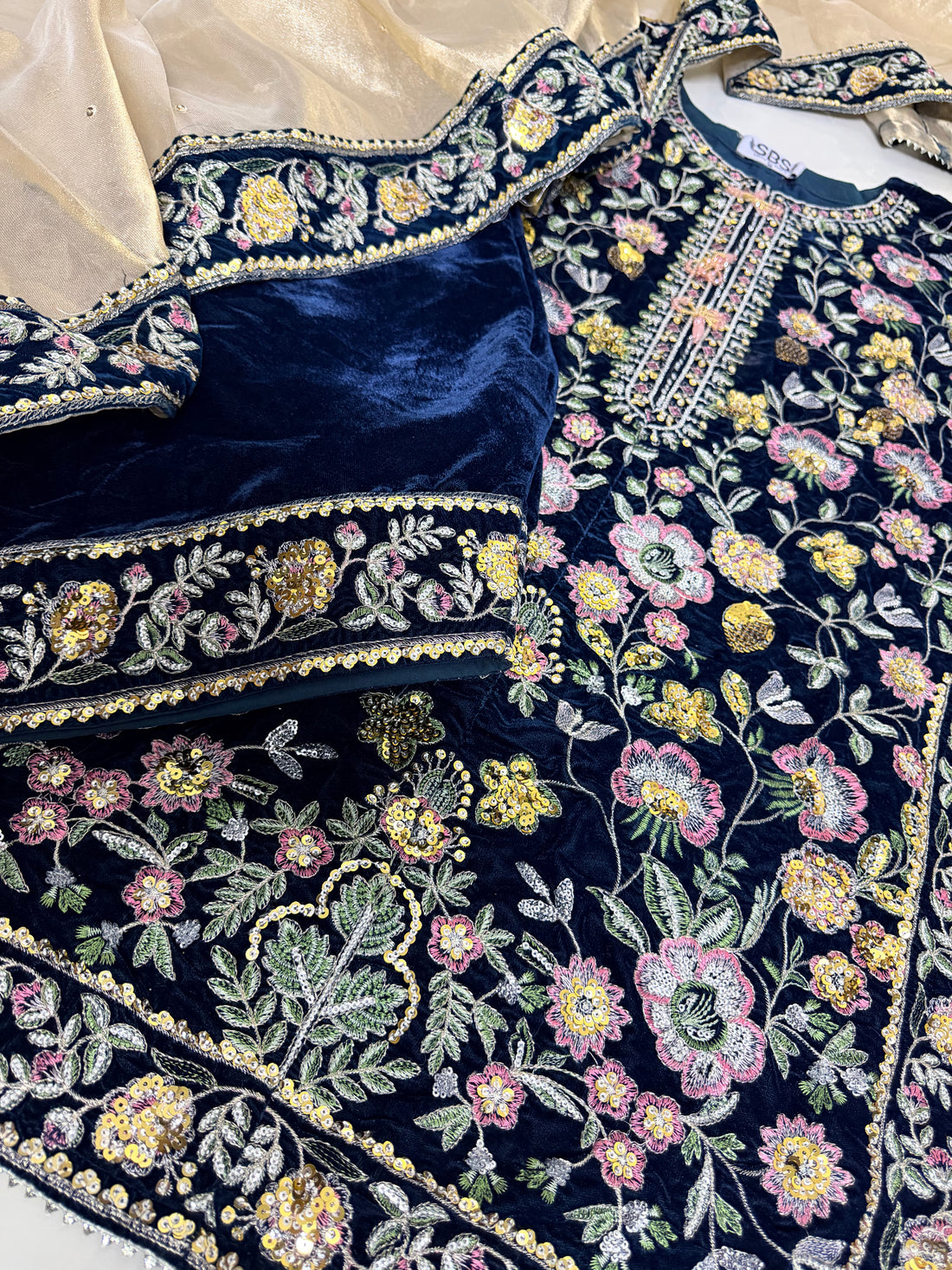 Farshi velvet - 3piece stitched