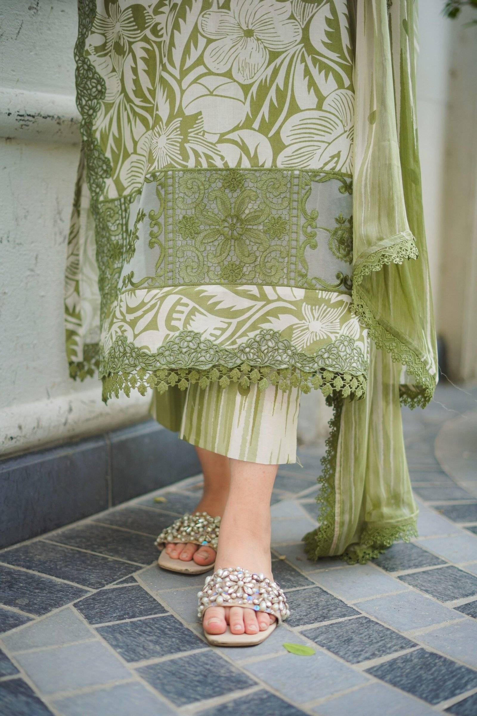 ANEELA’s Swiss Lawn - Leaf