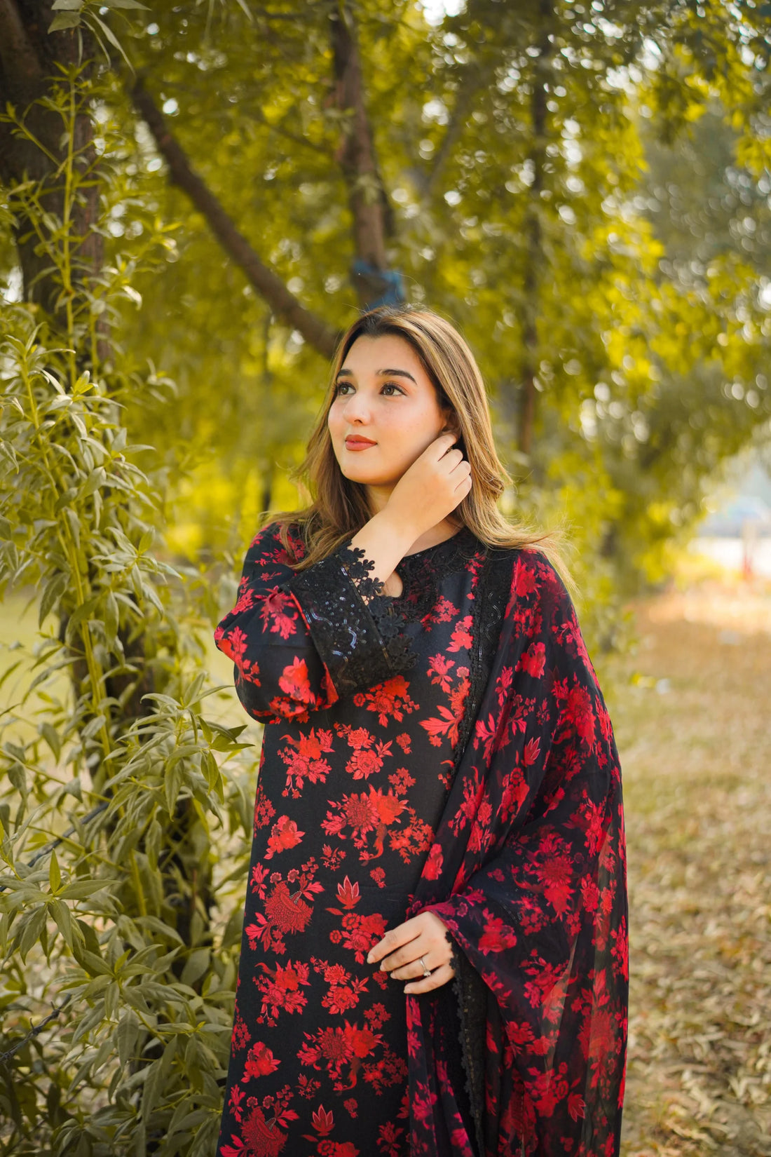 Aneela’s LAWN | Apple red