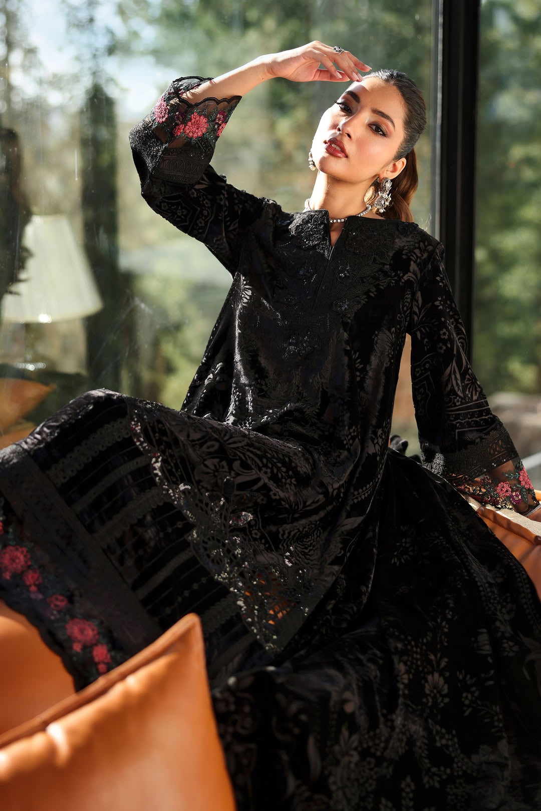 M.B winter luxe 25 | Black palachi pub