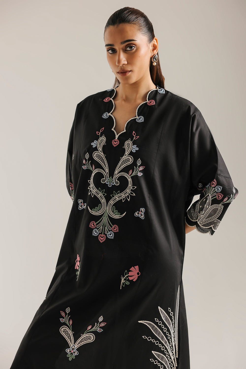 Ethnc | Scalloped Black | kaftan