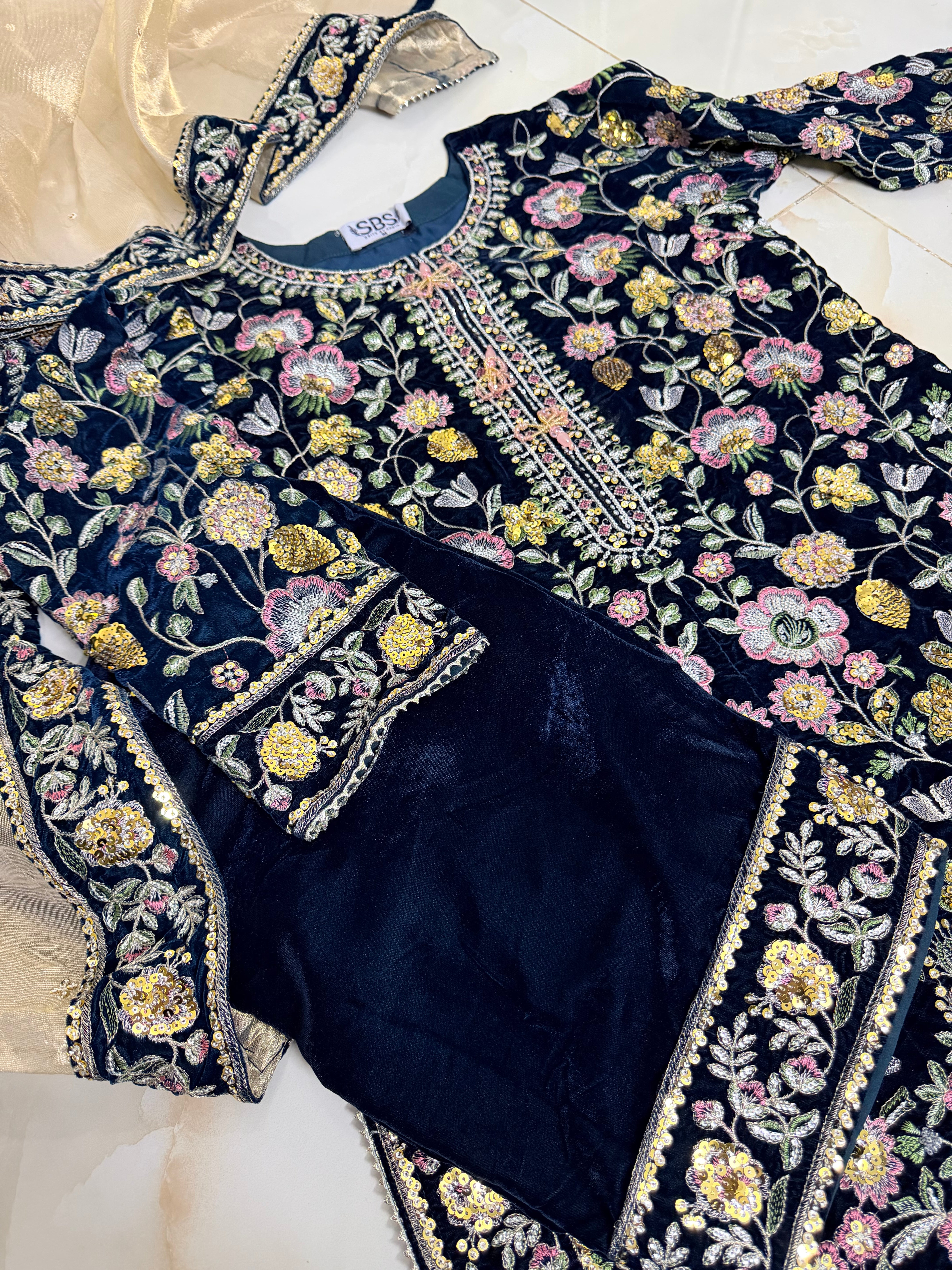 Farshi velvet - 3piece stitched