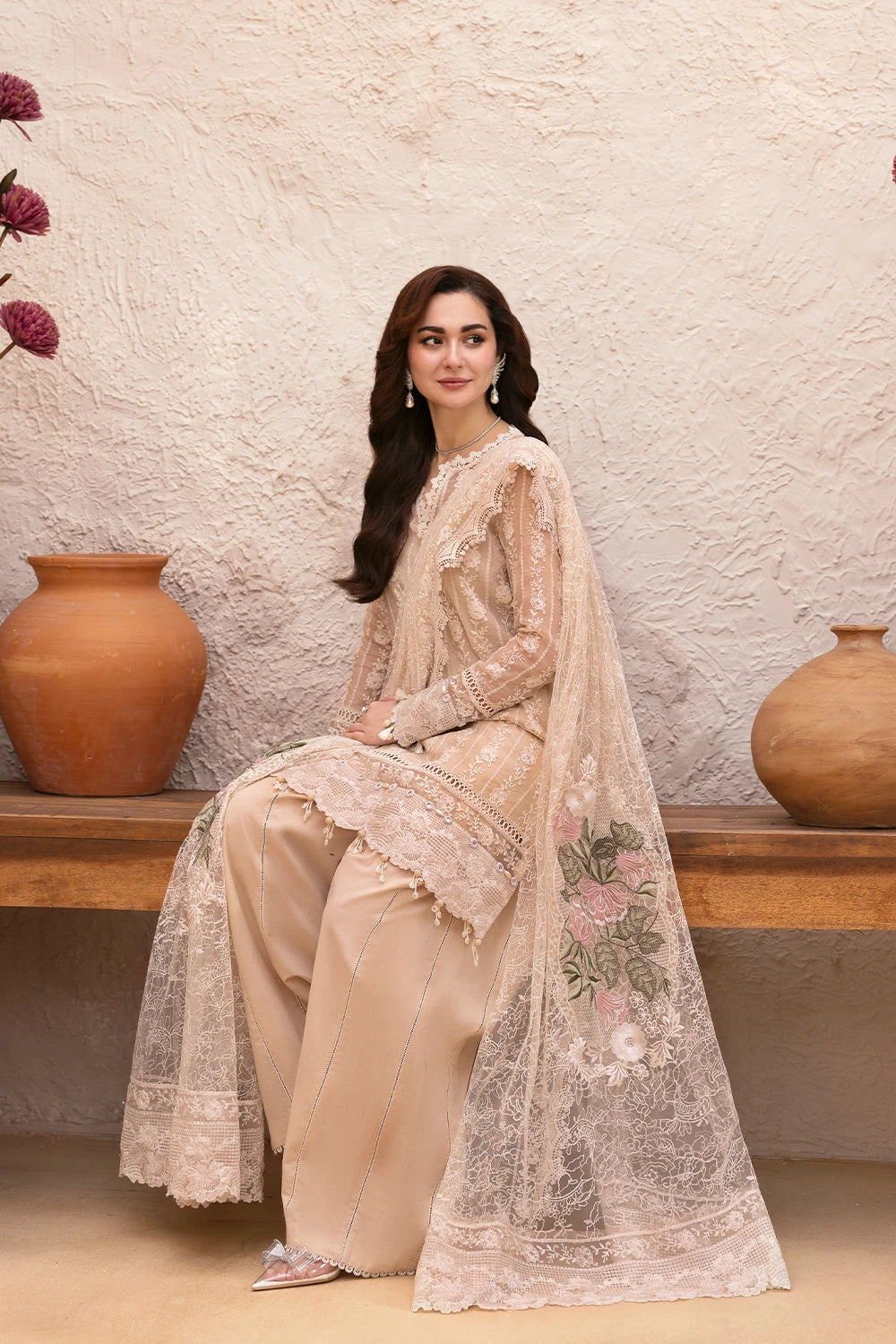 Saira Shakira - madonna Lawn