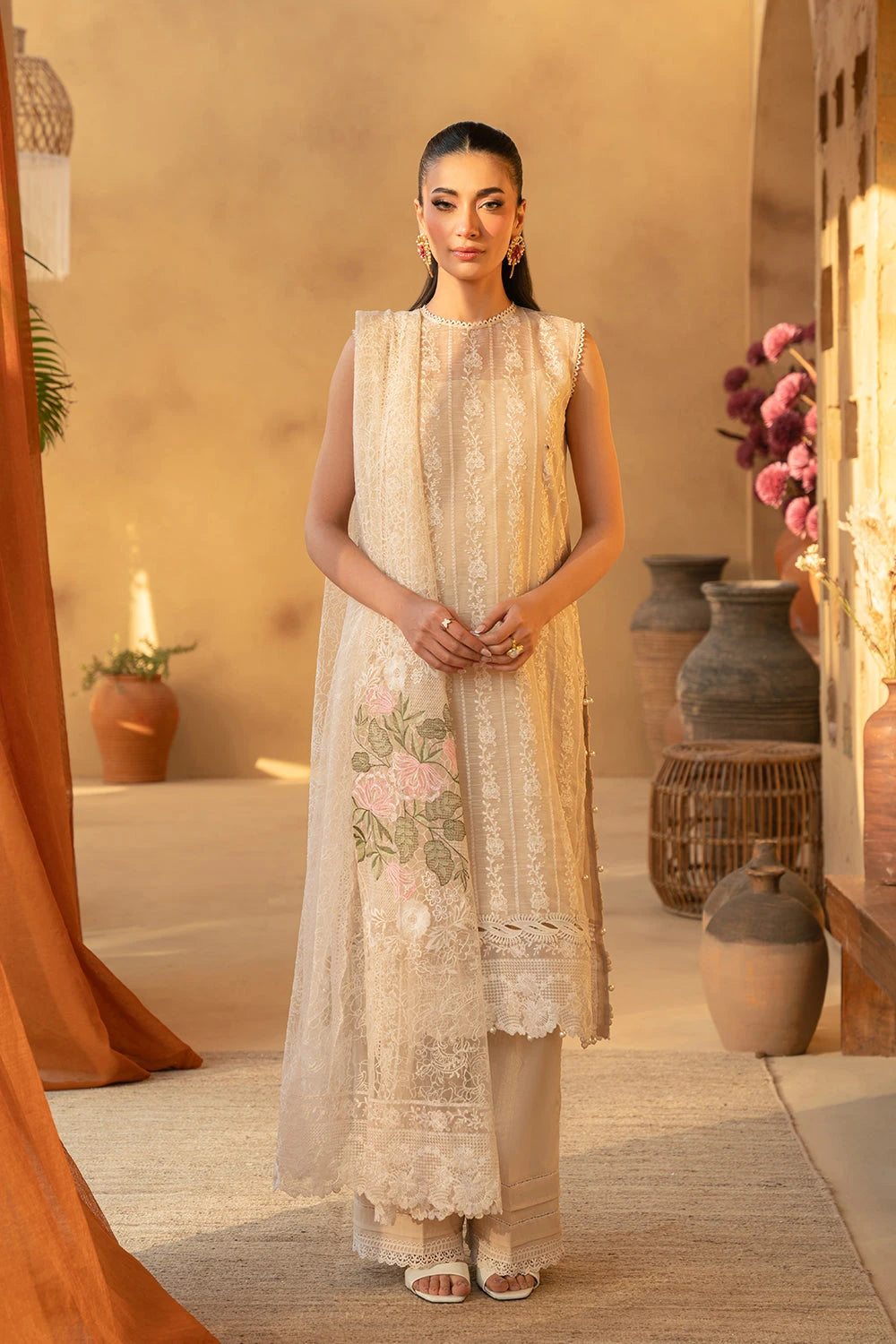 Saira Shakira - madonna Lawn