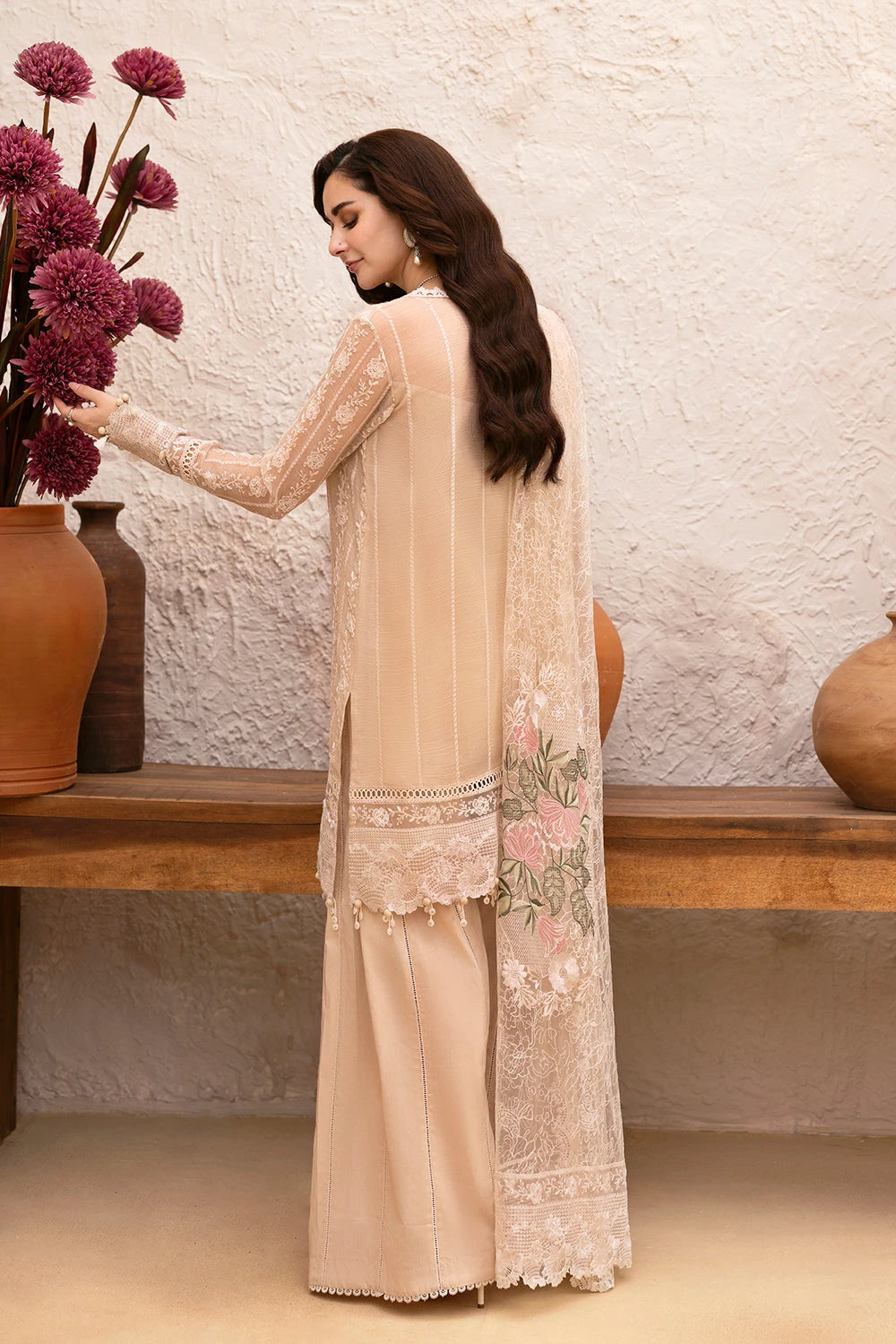 Saira Shakira - madonna Lawn