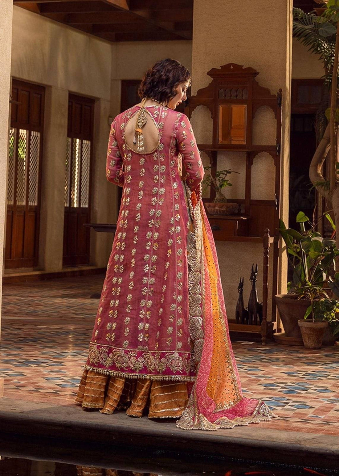 Crimson Galore ek jhalak