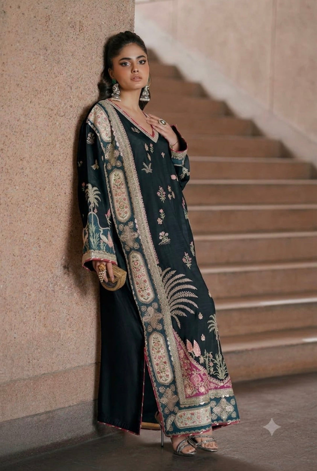 Ethnc- black tea - kaftan