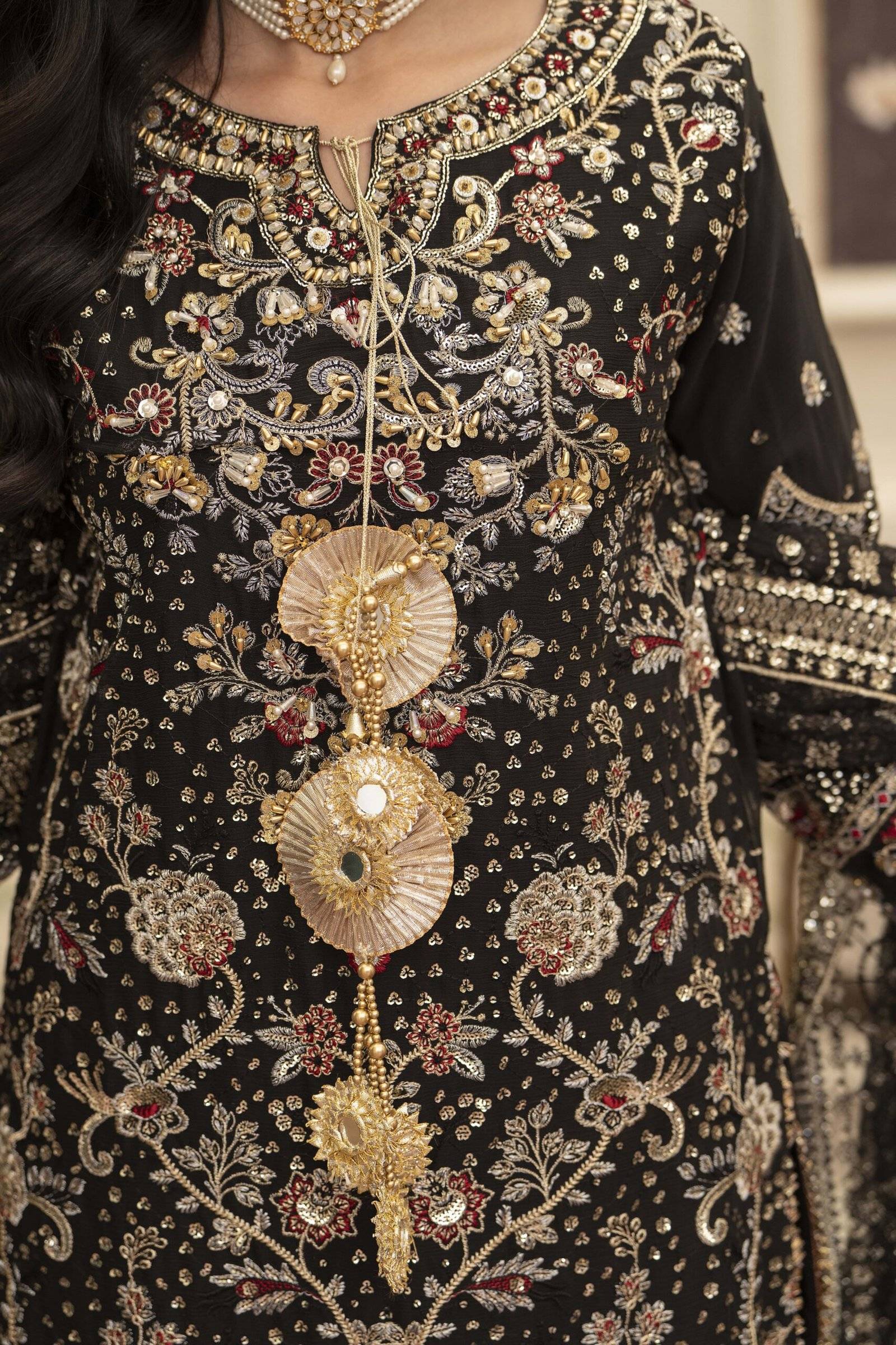Exquisite Black Chiffon Mirror Tussle Suit