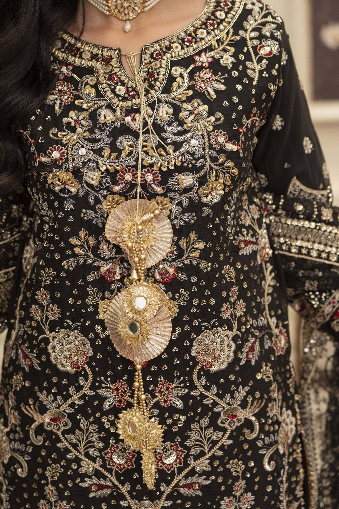 Exquisite Black Chiffon Mirror Tussle Suit