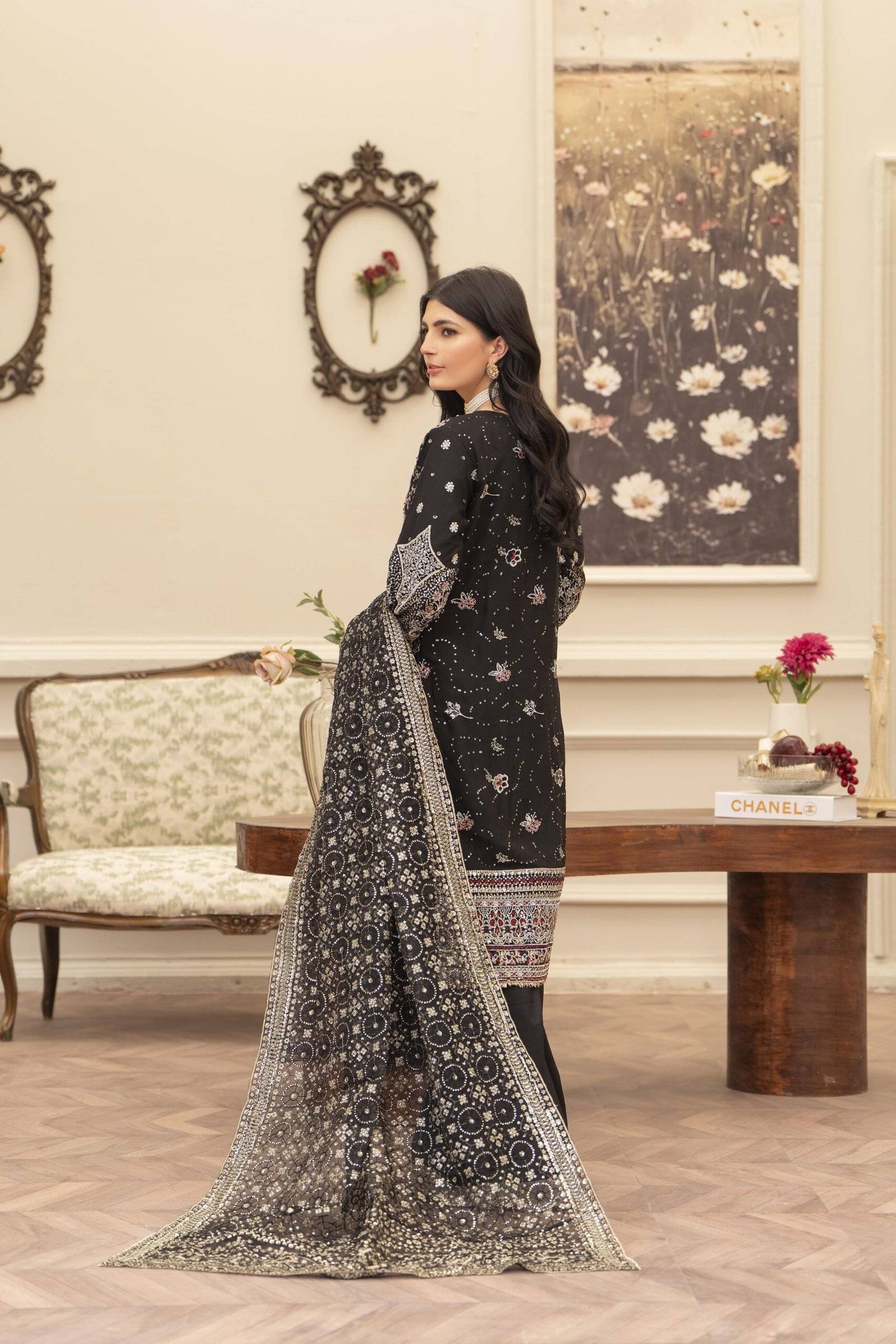 Exquisite Black Chiffon Mirror Tussle Suit