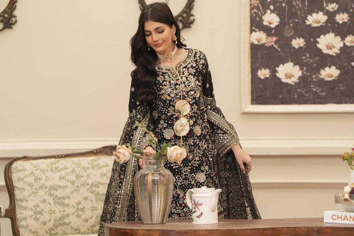 Exquisite Black Chiffon Mirror Tussle Suit