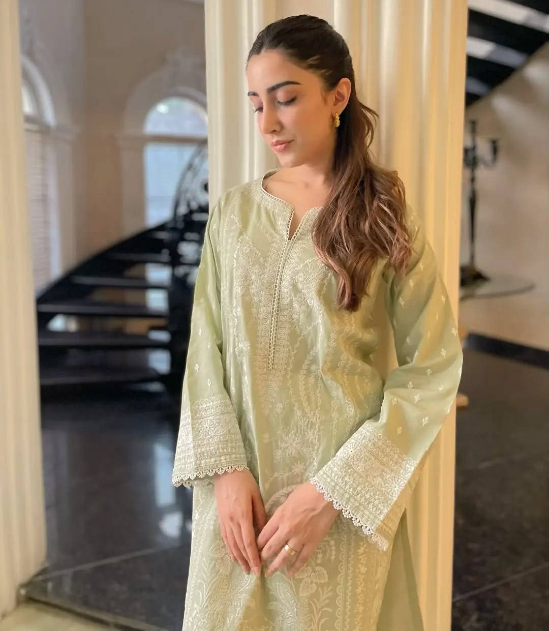 NAARJ SAMON LAWN