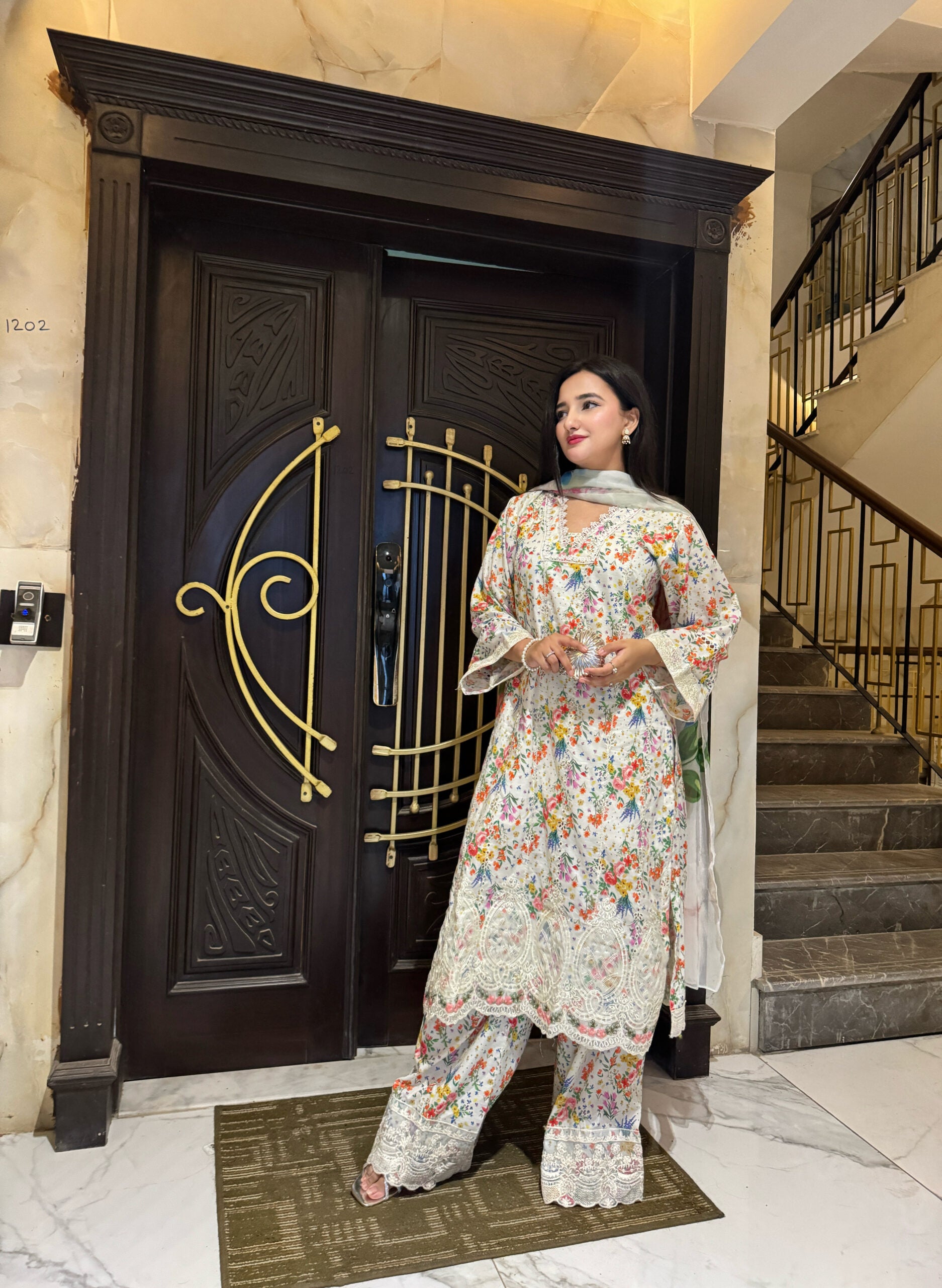 IMAN LAWN FLORAL - Mariab 7A