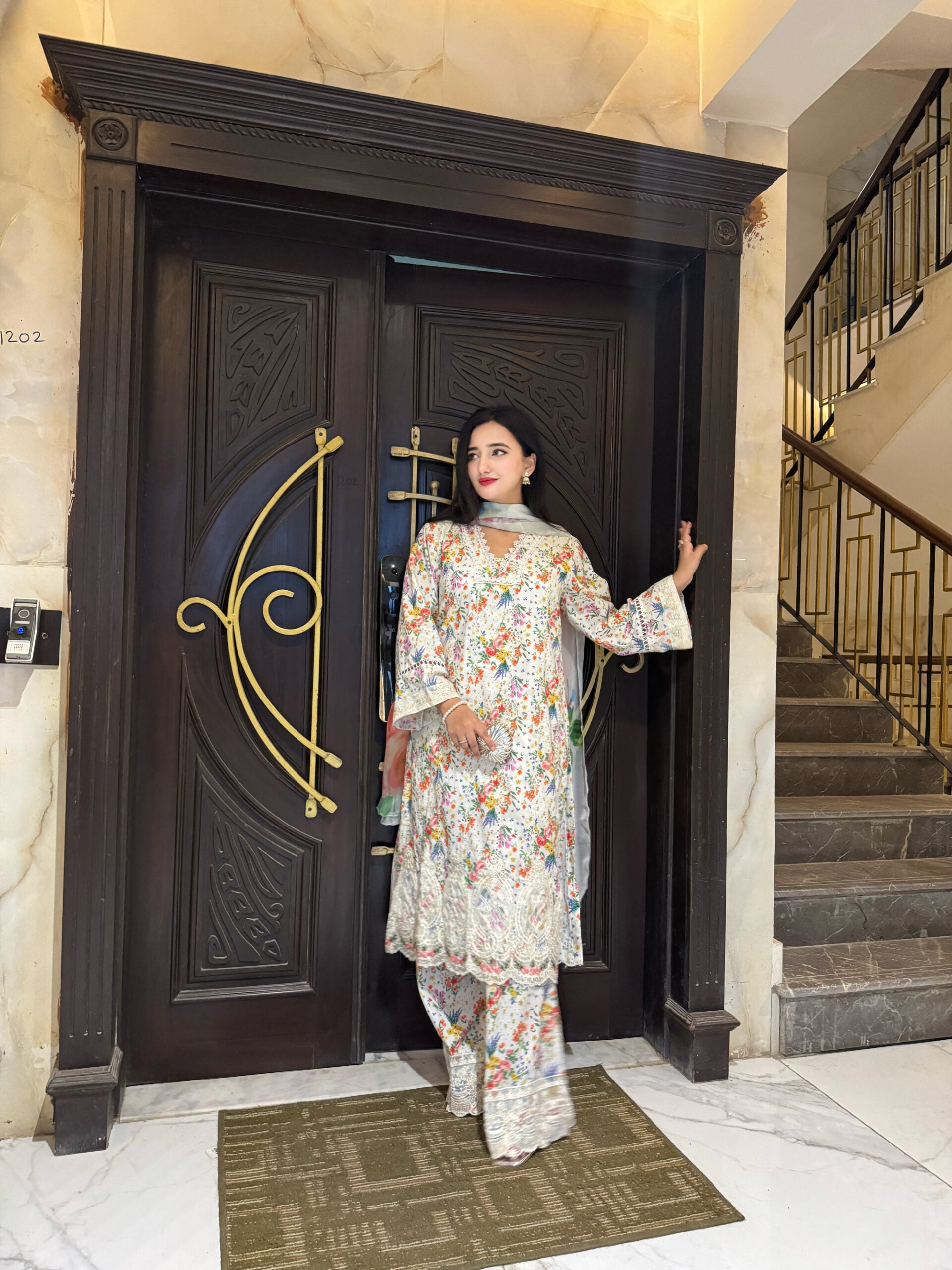 IMAN LAWN FLORAL - Mariab 7A
