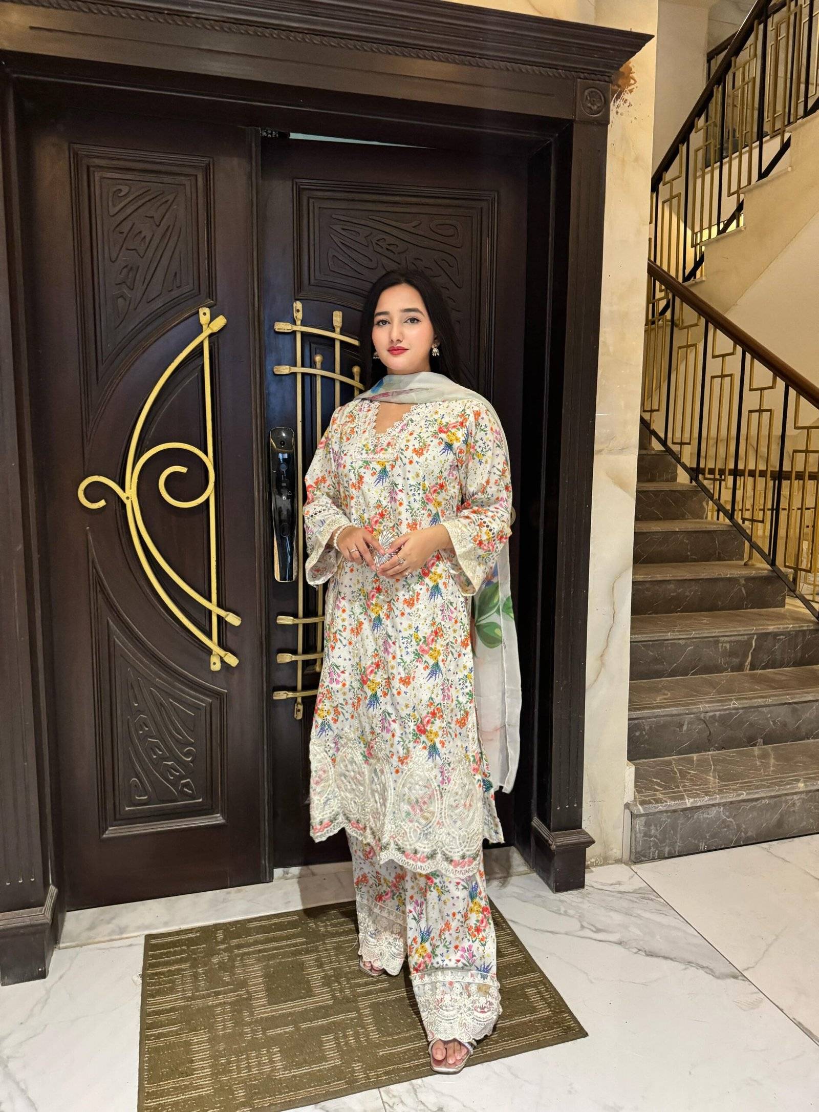 IMAN LAWN FLORAL - Mariab 7A