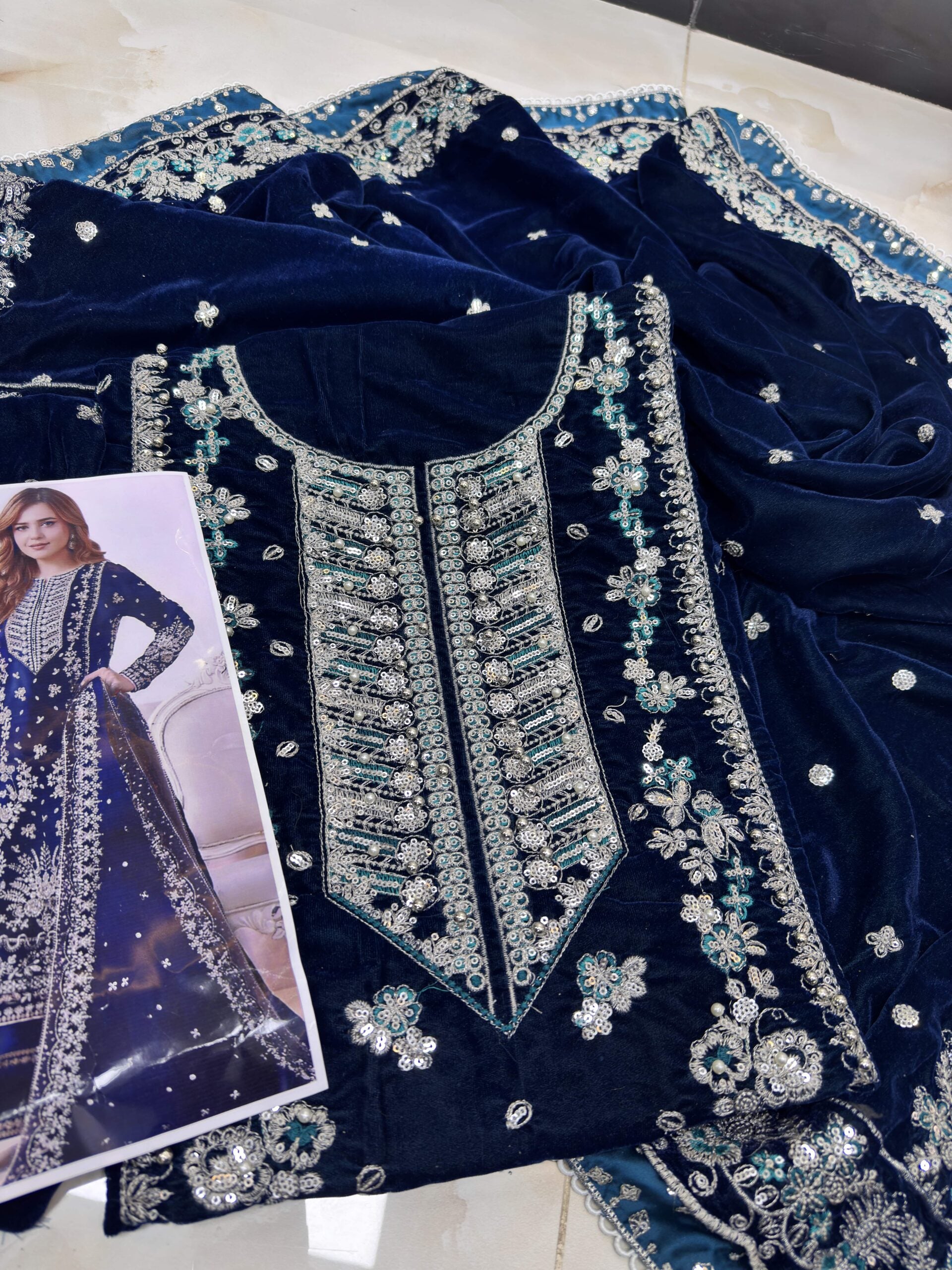 ANEELA’s VELVET BLUEY - SHAWL VELVET
