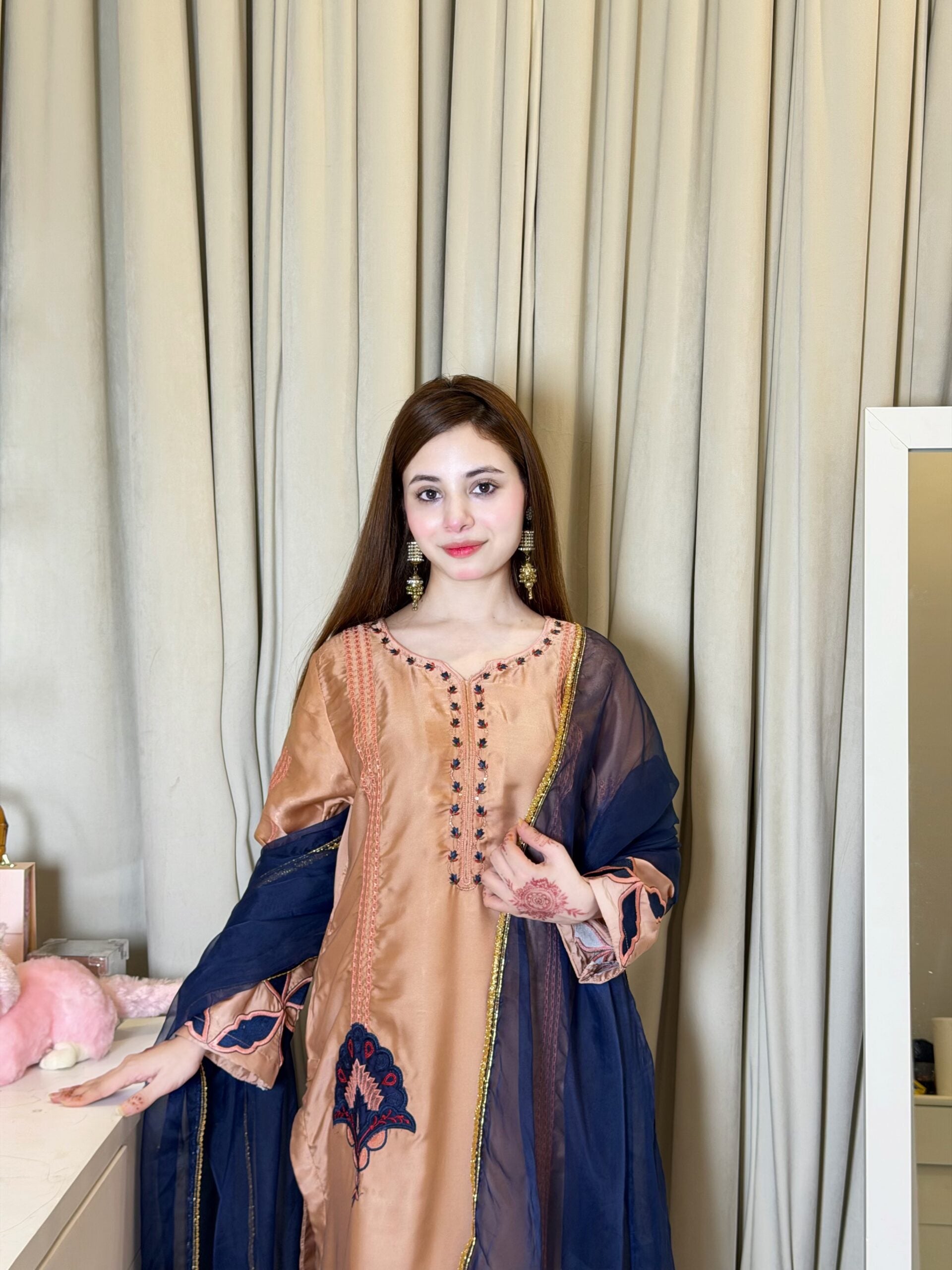 Hania amir silk onion