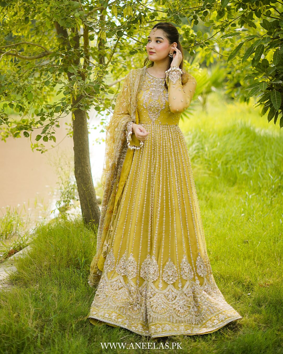 Aneela’s Mehndi mayu maxi