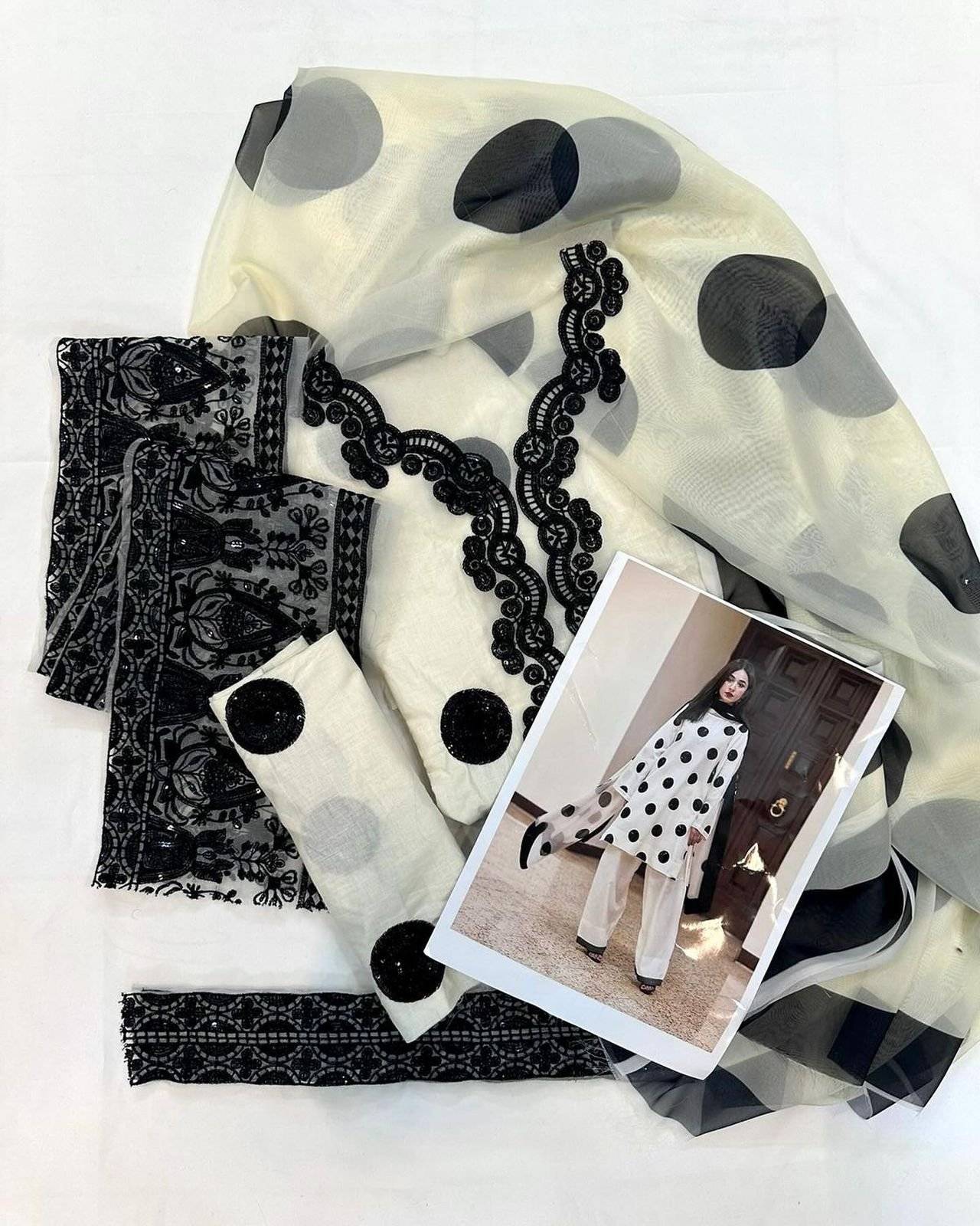 Yumna zaidi Lawn polka Dots
