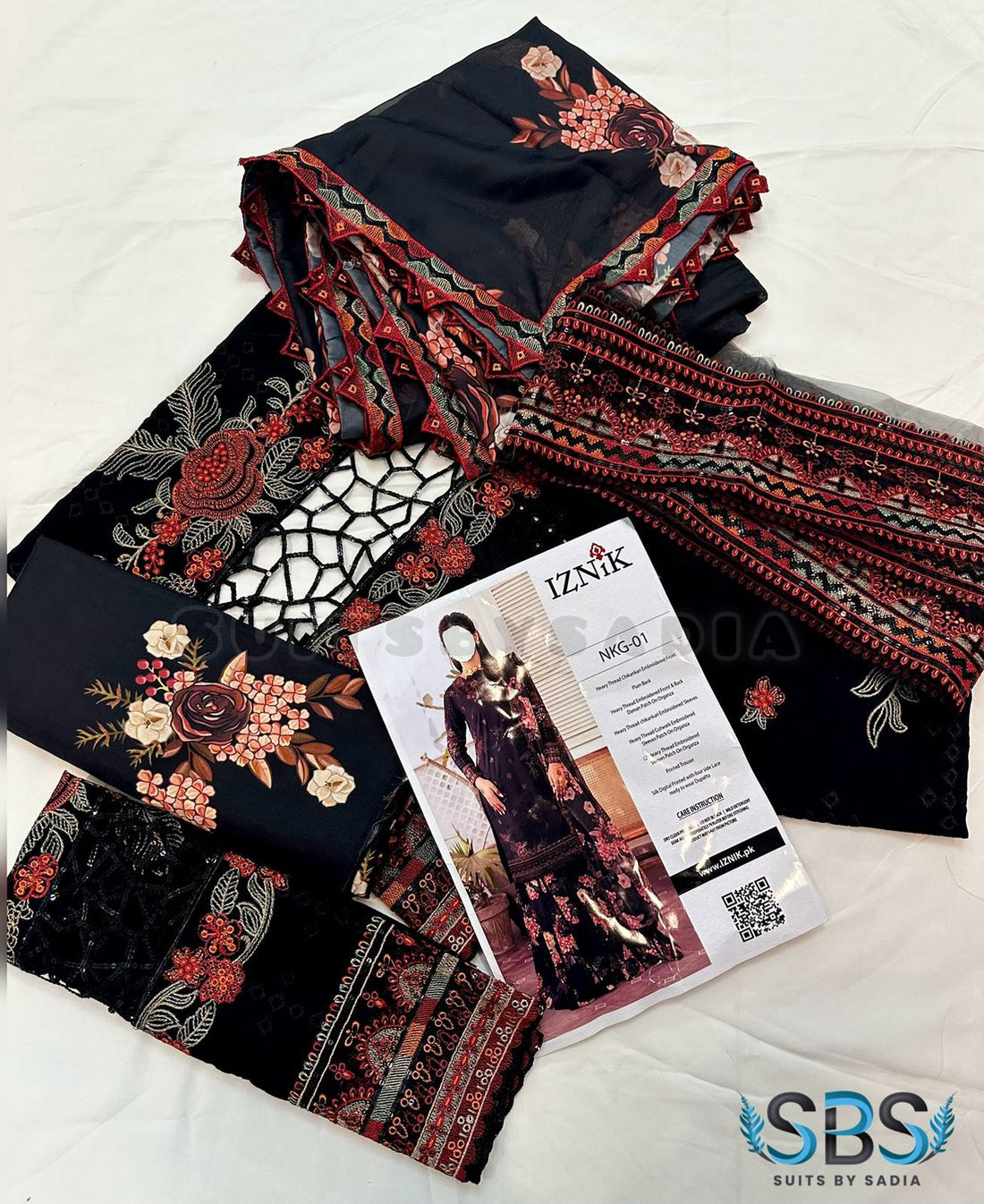 IZNIK KOYAL BLACK LAWN